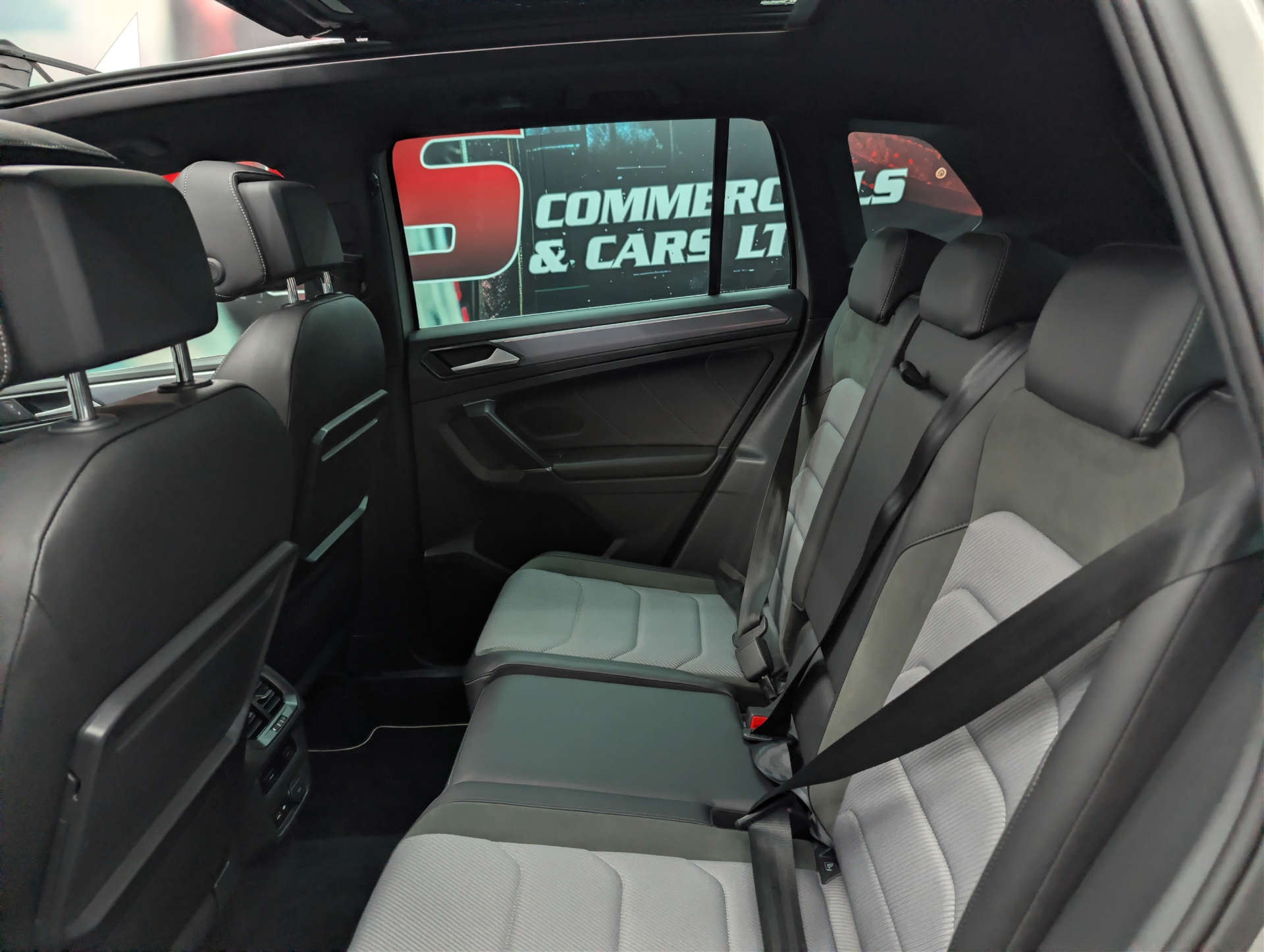 2018 VOLKSWAGEN TIGUAN 2.0 Tiguan R-Line TDI BlueMotion Technology 4Motion Semi-Auto 4WD 5dr - vehicle photo 16 for sale on PureCar