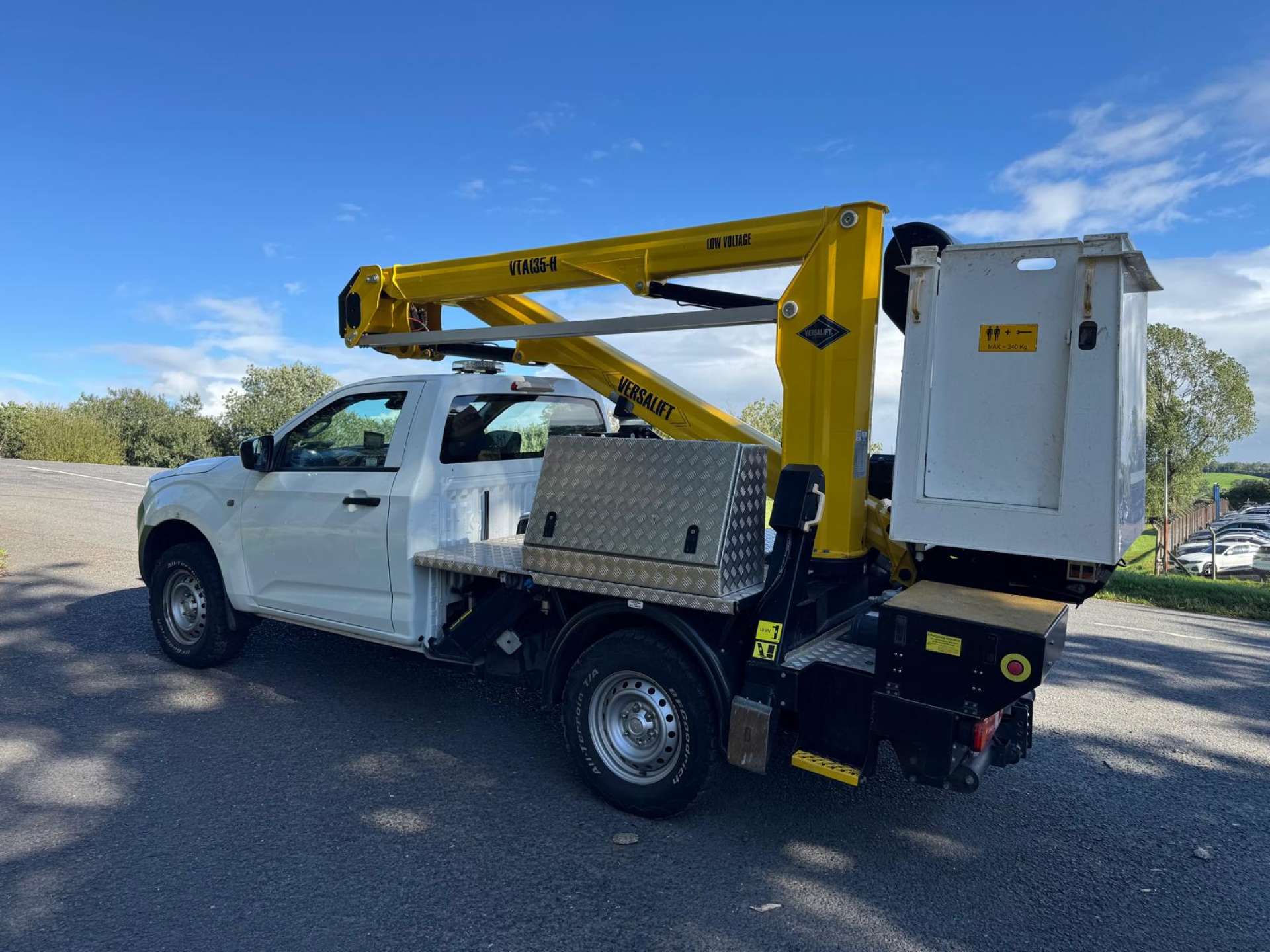 2023 ISUZU D-MAX Versalift Cherry Picker - vehicle photo 3 for sale on PureCar