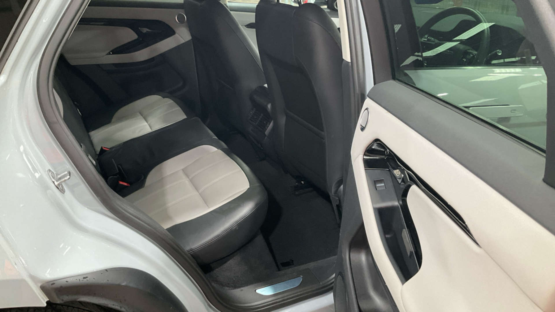 2024 LAND ROVER RANGE ROVER EVOQUE 2.0 Range Rover Evoque Dynamic SE D MHEV Auto 4WD 5dr - vehicle photo 9 for sale on PureCar
