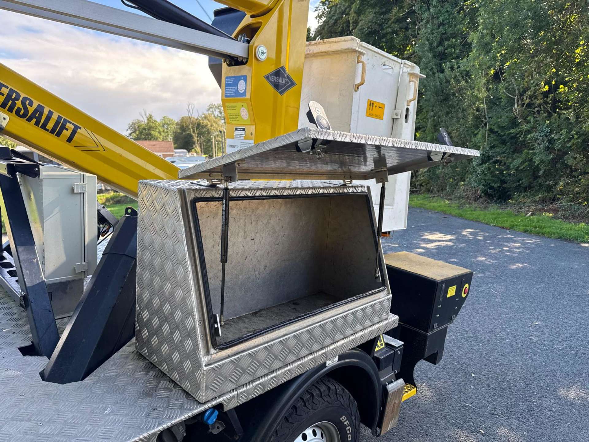 2023 ISUZU D-MAX Versalift Cherry Picker - vehicle photo 10 for sale on PureCar