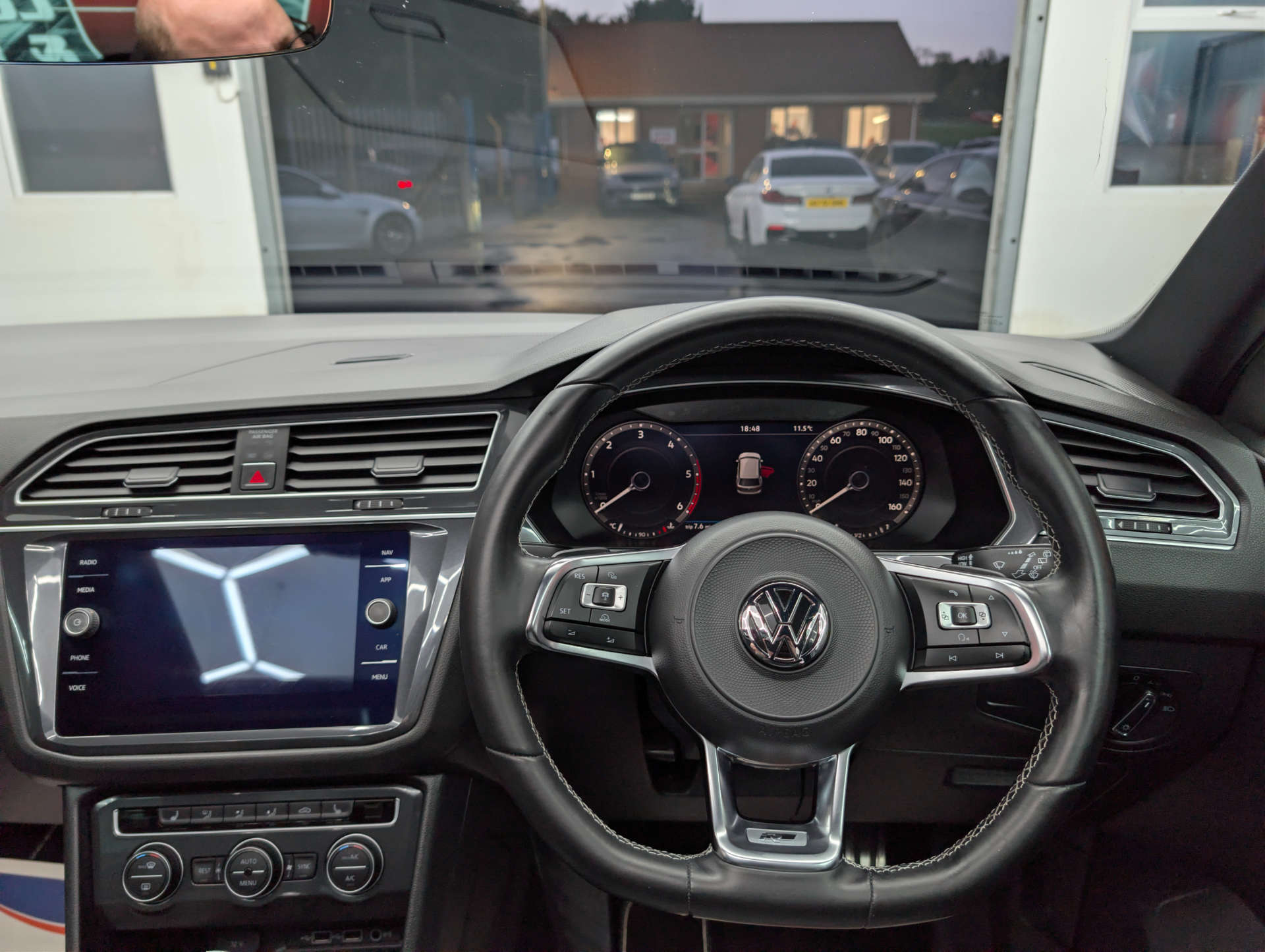 2018 VOLKSWAGEN TIGUAN 2.0 Tiguan R-Line TDI BlueMotion Technology 4Motion Semi-Auto 4WD 5dr - vehicle photo 25 for sale on PureCar