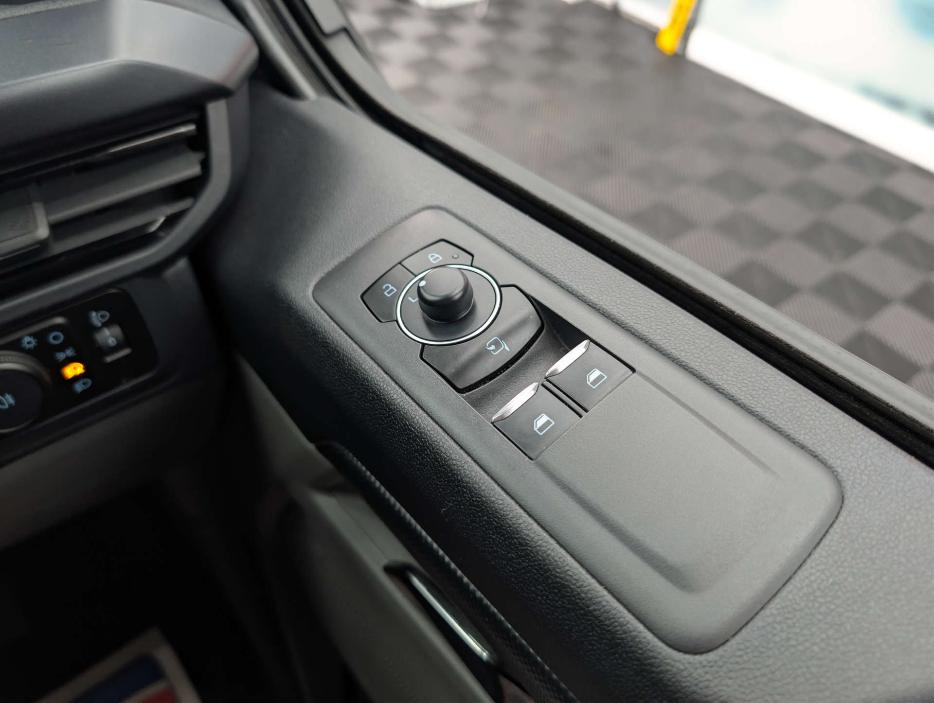 2025 FORD TRANSIT CUSTOM 2.0 Transit Custom 320 Sport EcoBlue Auto - vehicle photo 33 for sale on PureCar