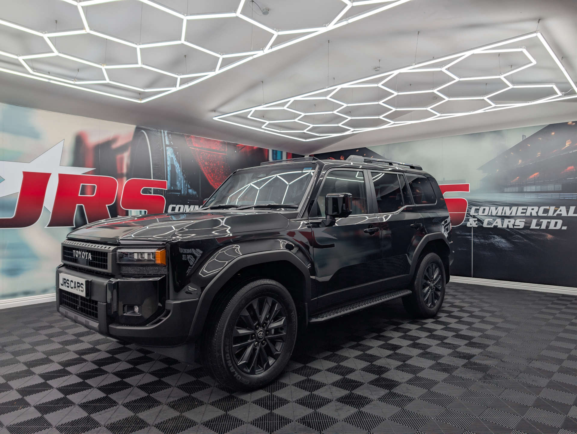 2026 TOYOTA LAND CRUISER 2.8D MHEV Invincible SUV 5dr Diesel Hybrid Auto 4WD Euro 6 (s/s) (LWB) (205 ps) - vehicle photo 3 for sale on PureCar