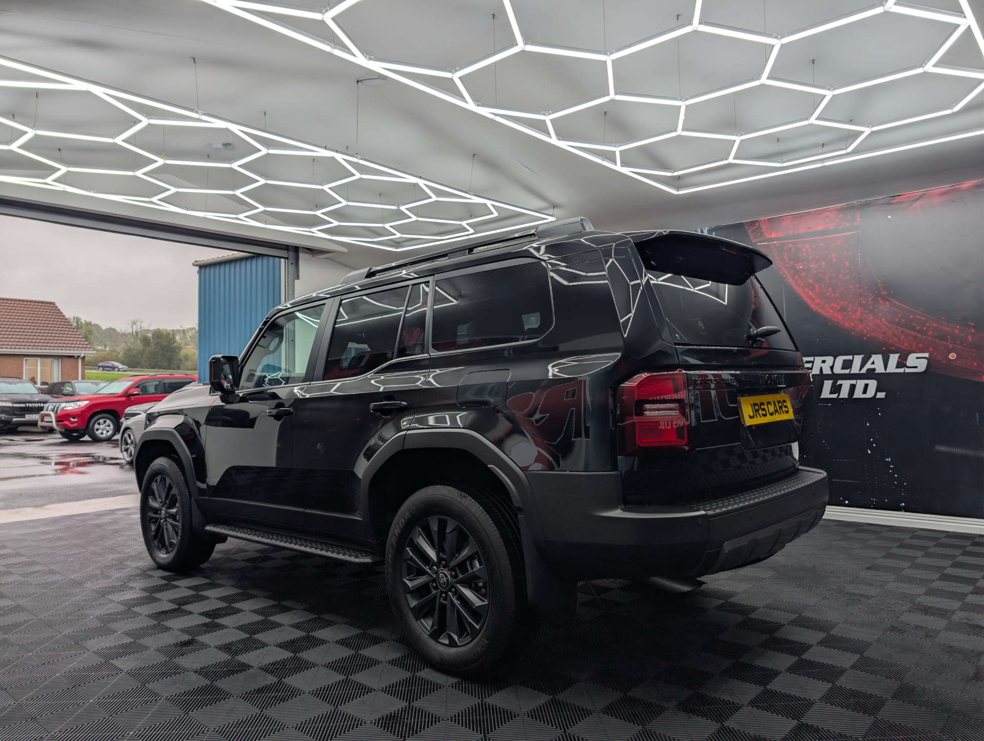 2026 TOYOTA LAND CRUISER 2.8D MHEV Invincible SUV 5dr Diesel Hybrid Auto 4WD Euro 6 (s/s) (LWB) (205 ps) - vehicle photo 4 for sale on PureCar