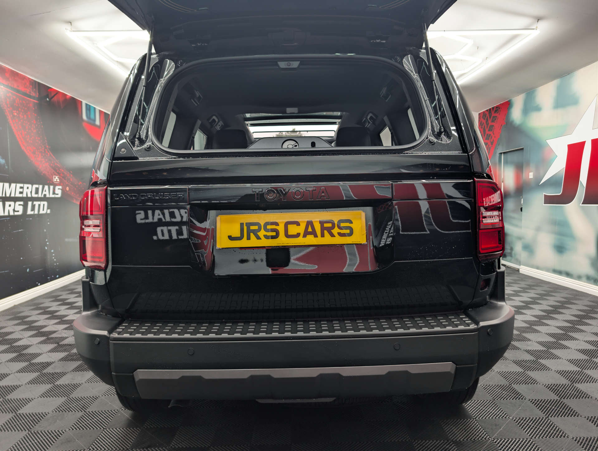 2026 TOYOTA LAND CRUISER 2.8D MHEV Invincible SUV 5dr Diesel Hybrid Auto 4WD Euro 6 (s/s) (LWB) (205 ps) - vehicle photo 6 for sale on PureCar