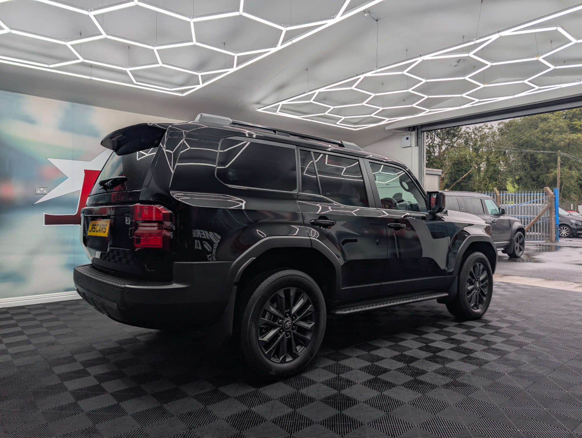 2026 TOYOTA LAND CRUISER 2.8D MHEV Invincible SUV 5dr Diesel Hybrid Auto 4WD Euro 6 (s/s) (LWB) (205 ps) - vehicle photo 9 for sale on PureCar