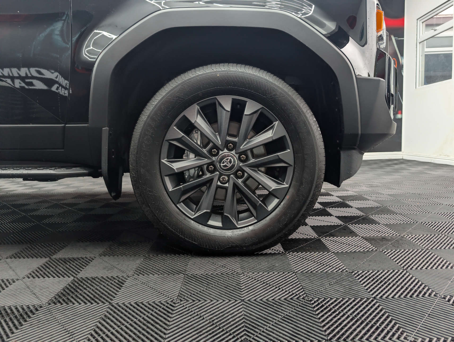 2026 TOYOTA LAND CRUISER 2.8D MHEV Invincible SUV 5dr Diesel Hybrid Auto 4WD Euro 6 (s/s) (LWB) (205 ps) - vehicle photo 12 for sale on PureCar