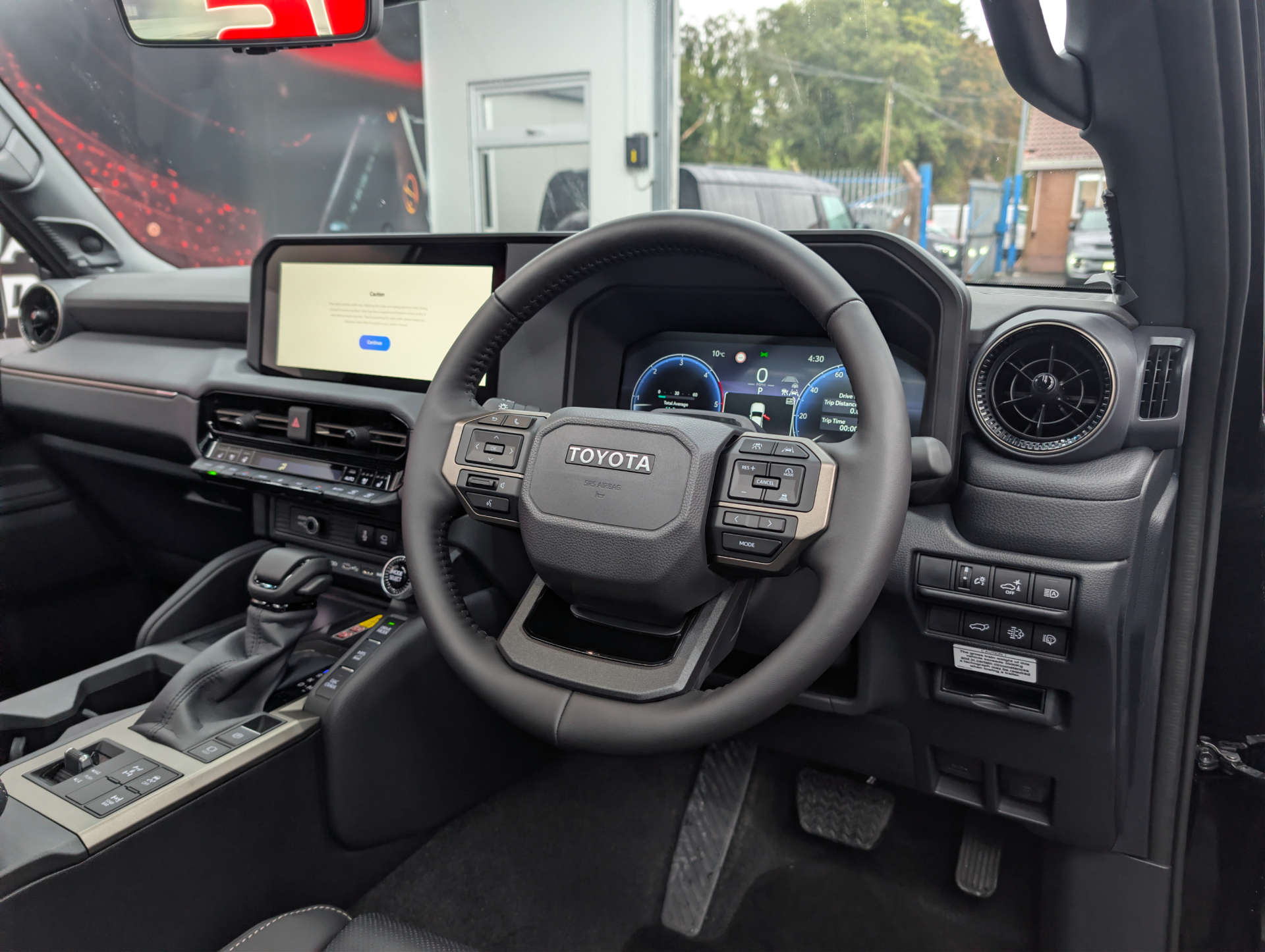 2026 TOYOTA LAND CRUISER 2.8D MHEV Invincible SUV 5dr Diesel Hybrid Auto 4WD Euro 6 (s/s) (LWB) (205 ps) - vehicle photo 14 for sale on PureCar