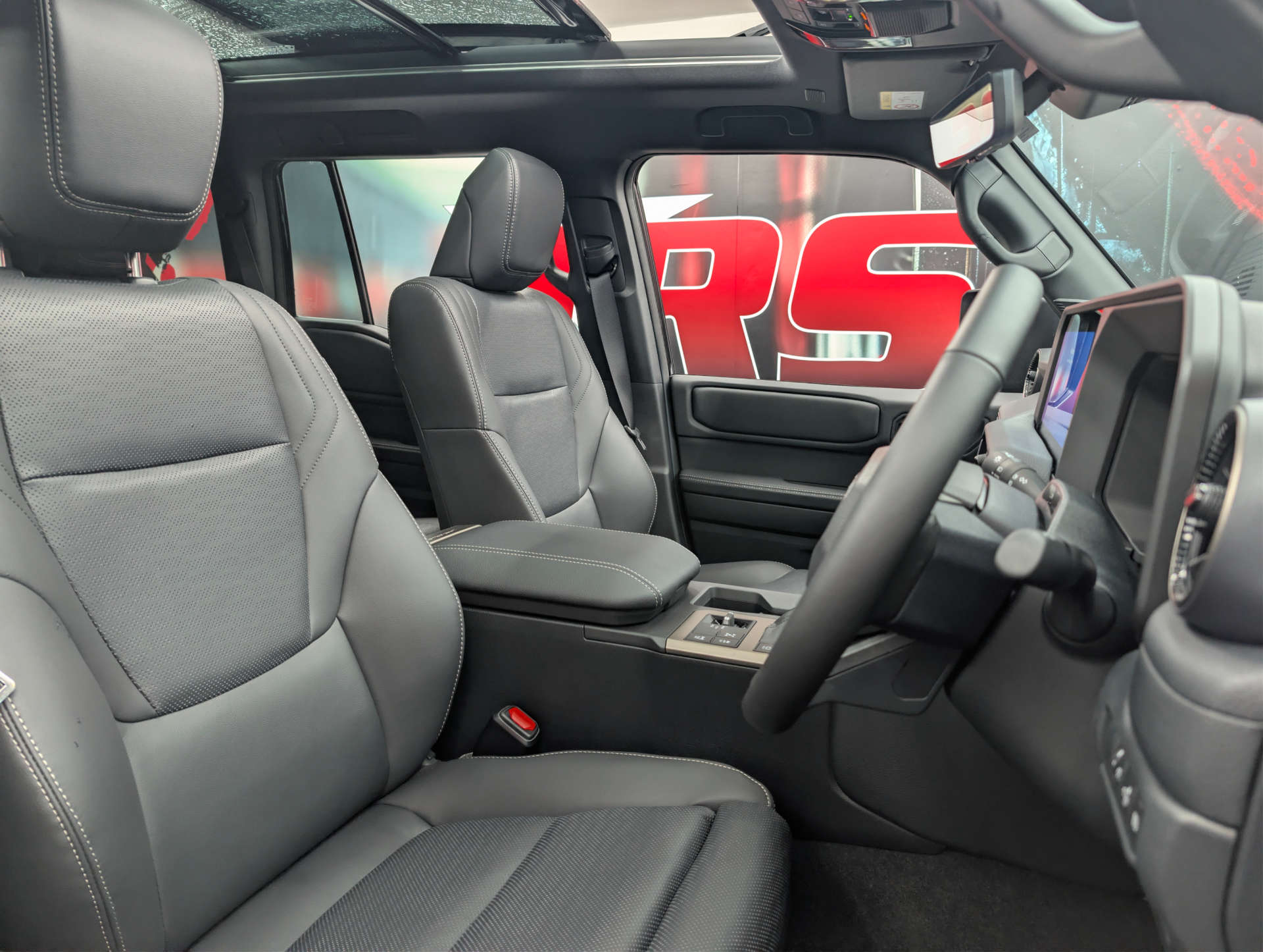 2026 TOYOTA LAND CRUISER 2.8D MHEV Invincible SUV 5dr Diesel Hybrid Auto 4WD Euro 6 (s/s) (LWB) (205 ps) - vehicle photo 16 for sale on PureCar