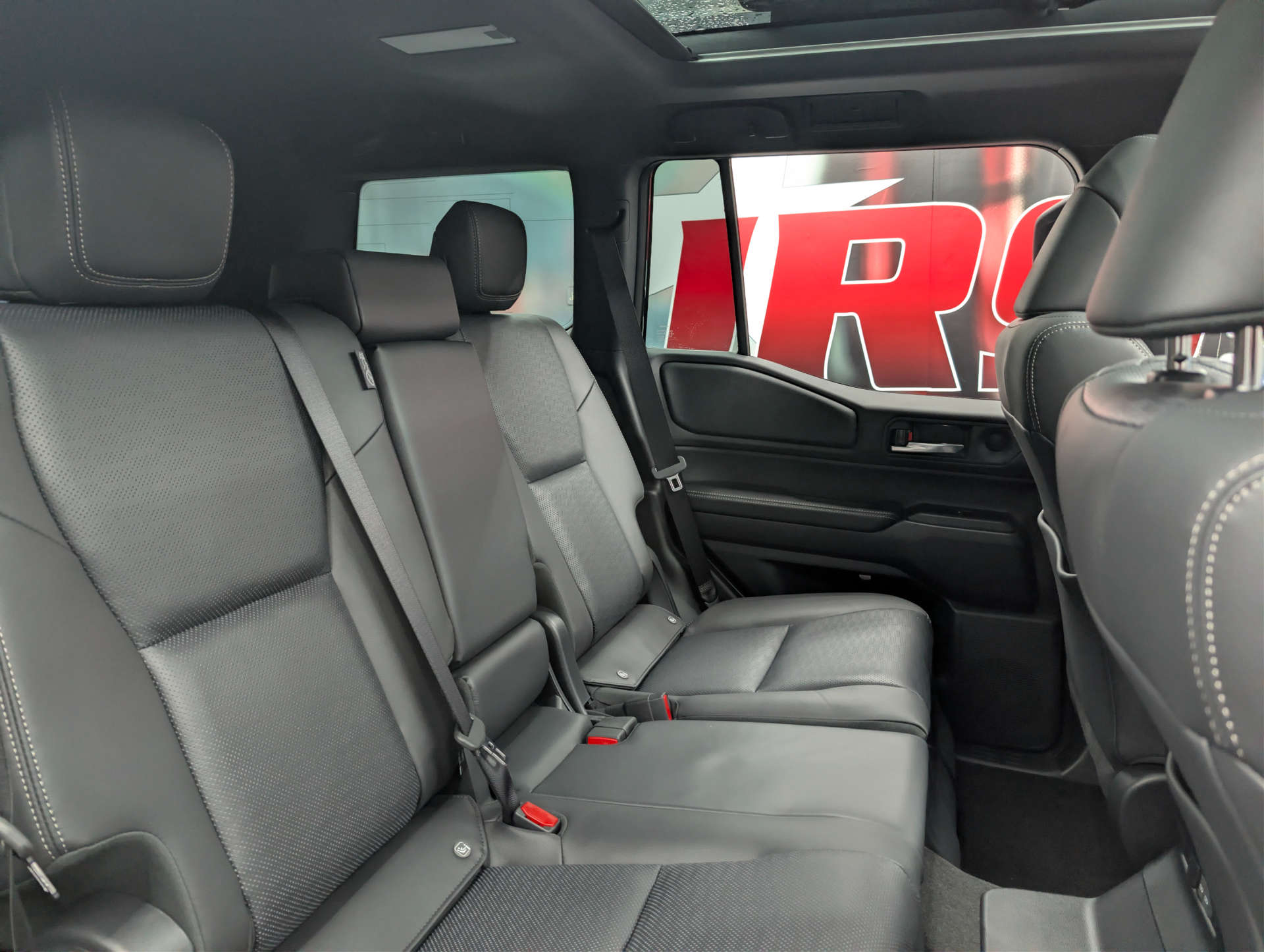 2026 TOYOTA LAND CRUISER 2.8D MHEV Invincible SUV 5dr Diesel Hybrid Auto 4WD Euro 6 (s/s) (LWB) (205 ps) - vehicle photo 20 for sale on PureCar