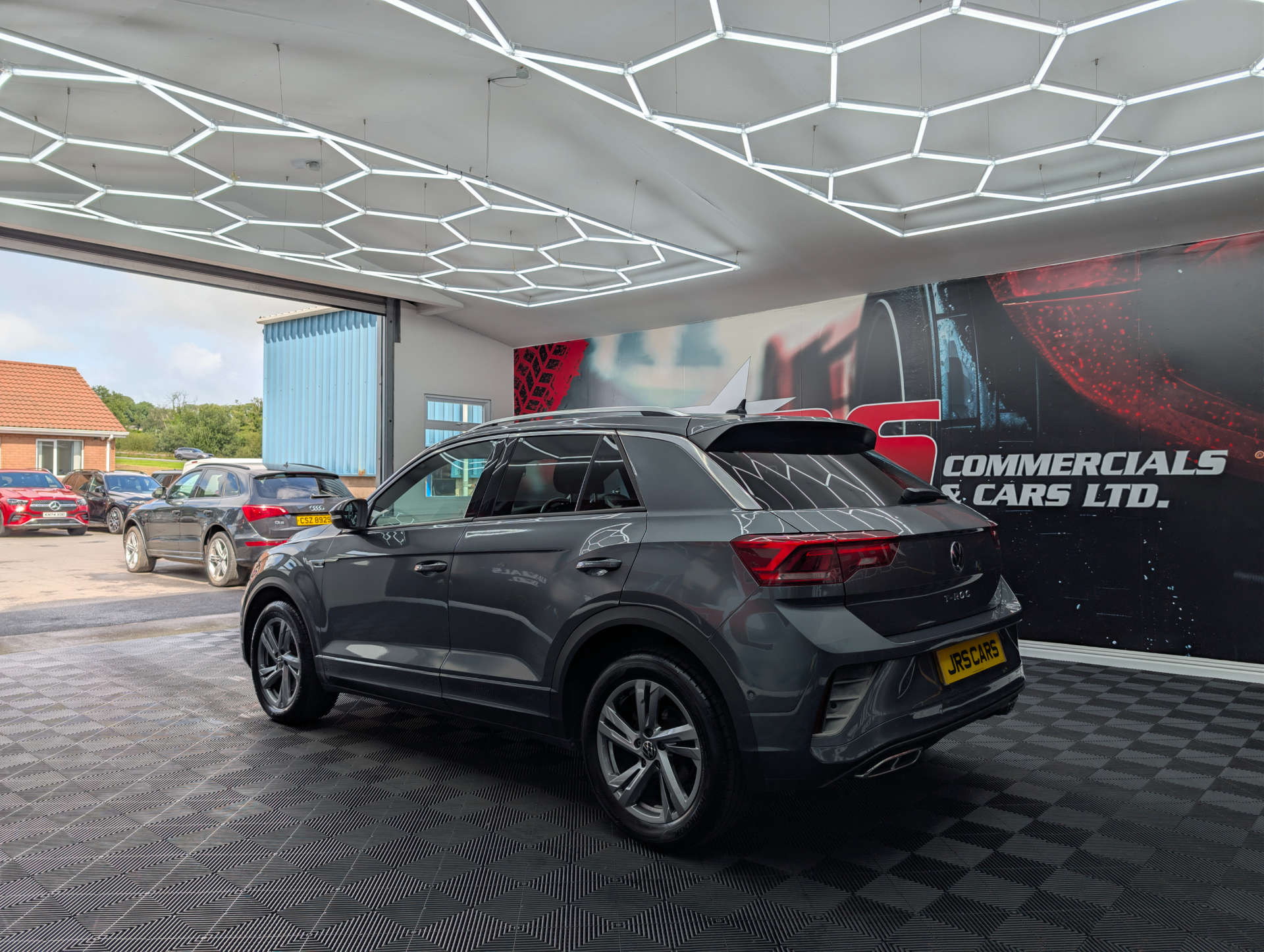 2022 VOLKSWAGEN T-ROC 2.0 T-Roc R-Line TDI Semi-Auto 5dr - vehicle photo 4 for sale on PureCar