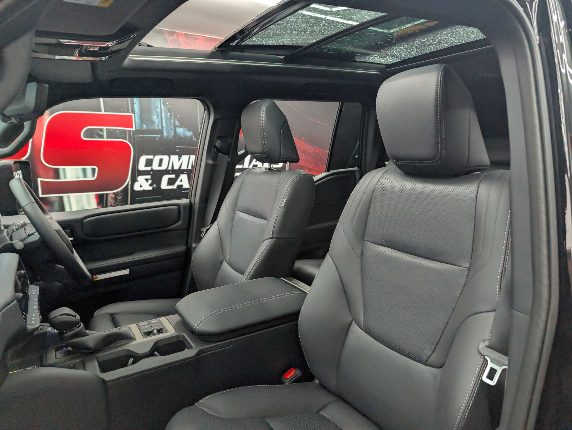 2026 TOYOTA LAND CRUISER 2.8D MHEV Invincible SUV 5dr Diesel Hybrid Auto 4WD Euro 6 (s/s) (LWB) (205 ps) - vehicle photo 24 for sale on PureCar
