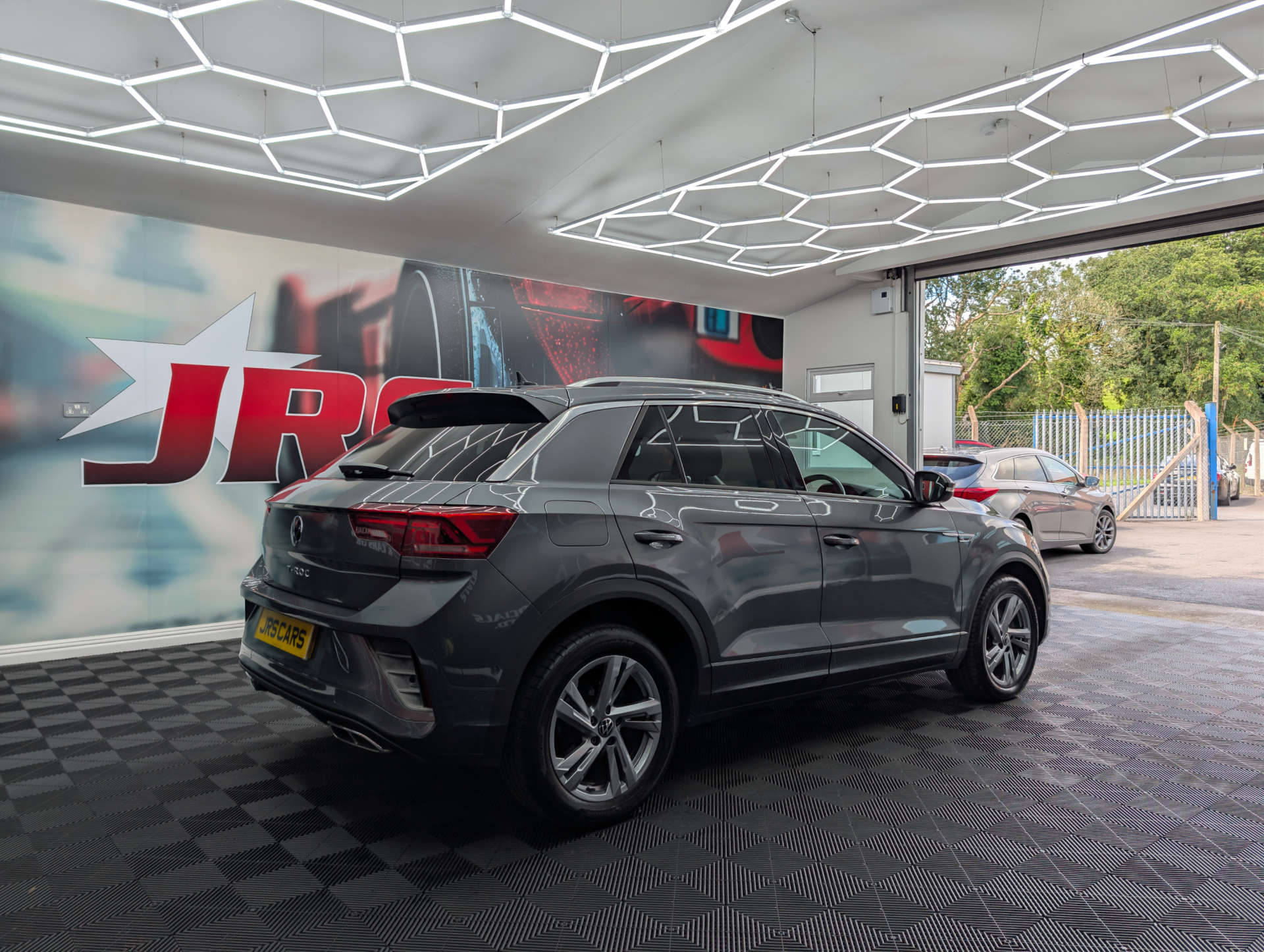 2022 VOLKSWAGEN T-ROC 2.0 T-Roc R-Line TDI Semi-Auto 5dr - vehicle photo 6 for sale on PureCar