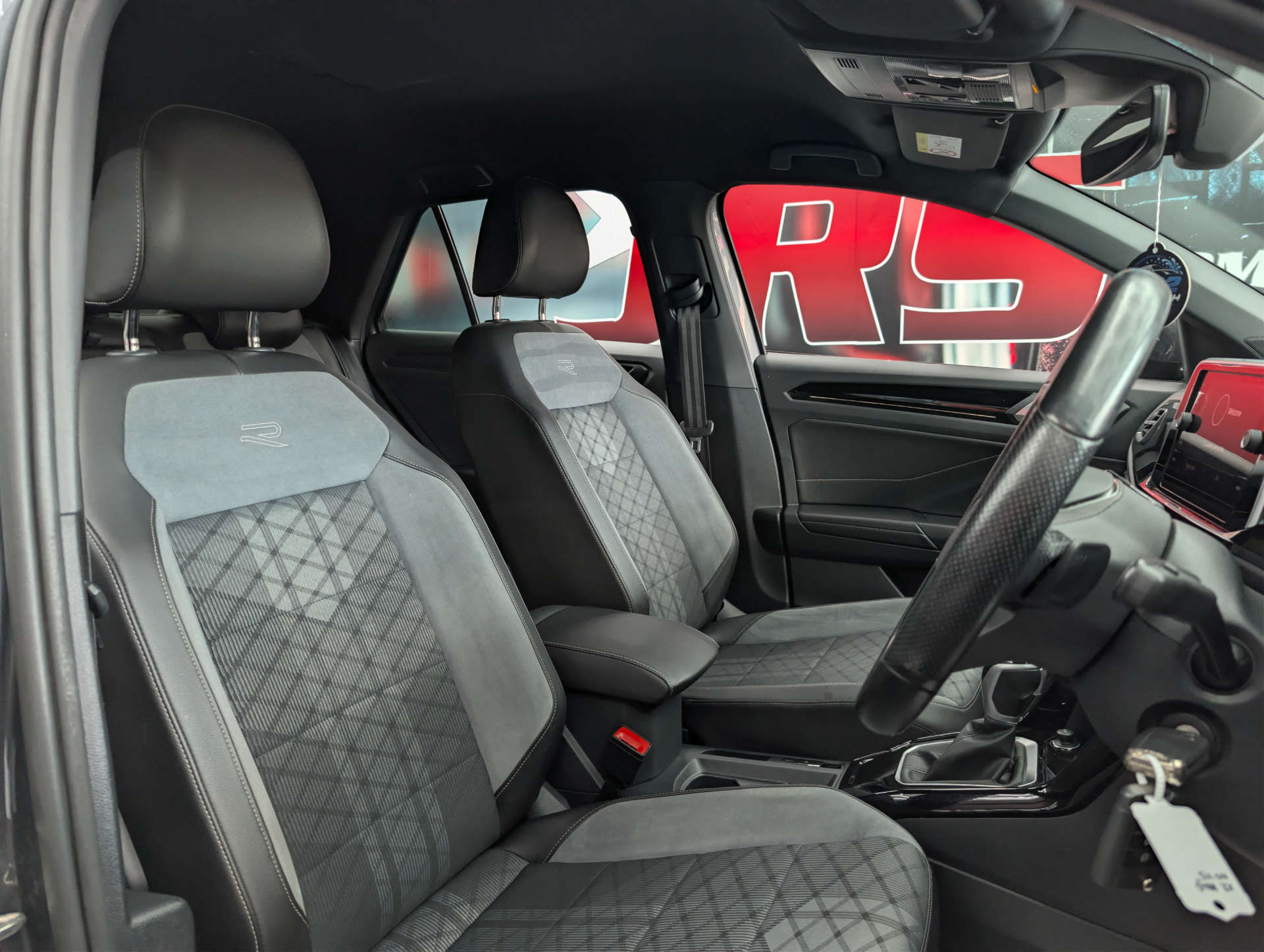 2022 VOLKSWAGEN T-ROC 2.0 T-Roc R-Line TDI Semi-Auto 5dr - vehicle photo 12 for sale on PureCar