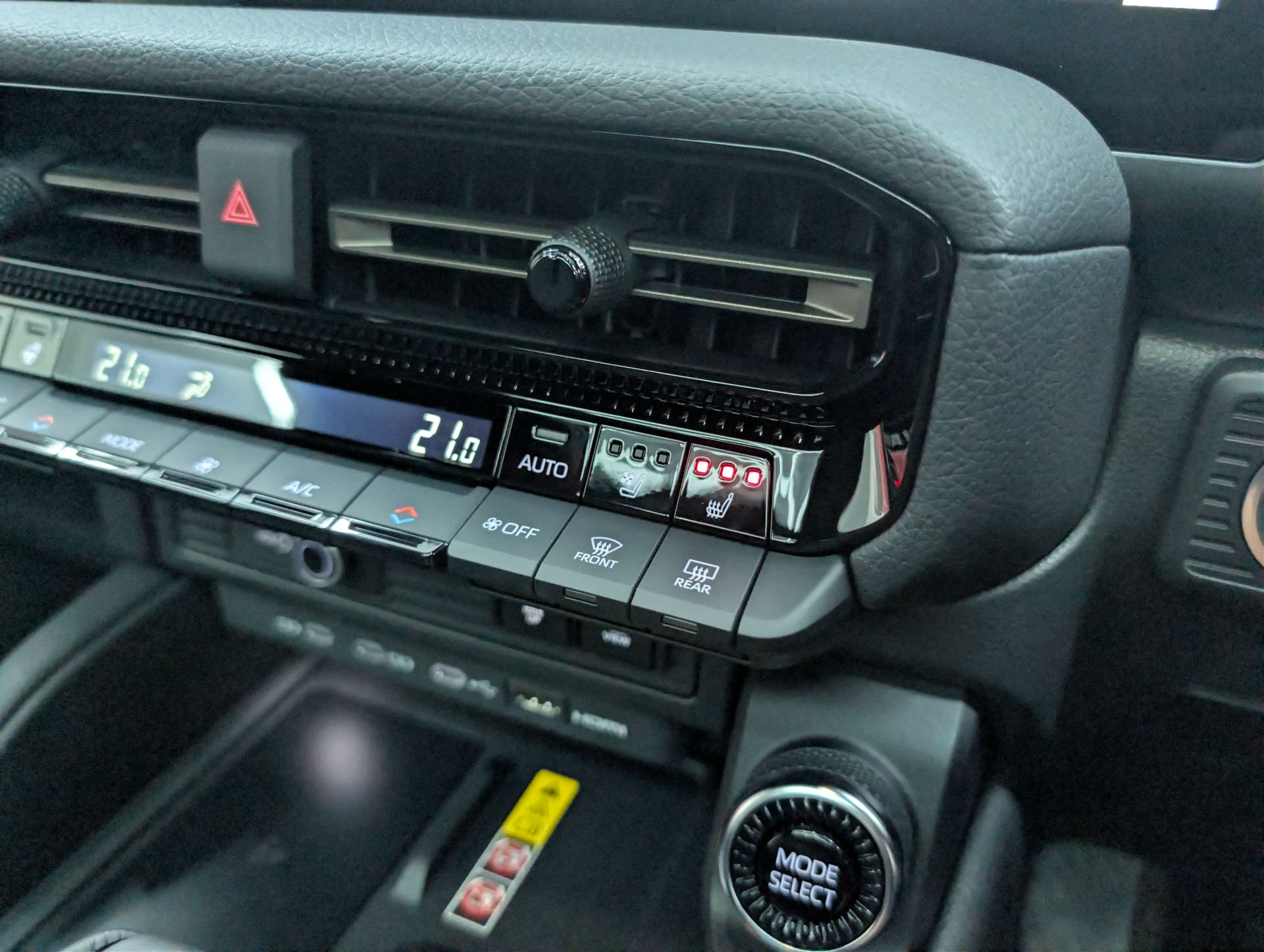 2026 TOYOTA LAND CRUISER 2.8D MHEV Invincible SUV 5dr Diesel Hybrid Auto 4WD Euro 6 (s/s) (LWB) (205 ps) - vehicle photo 40 for sale on PureCar