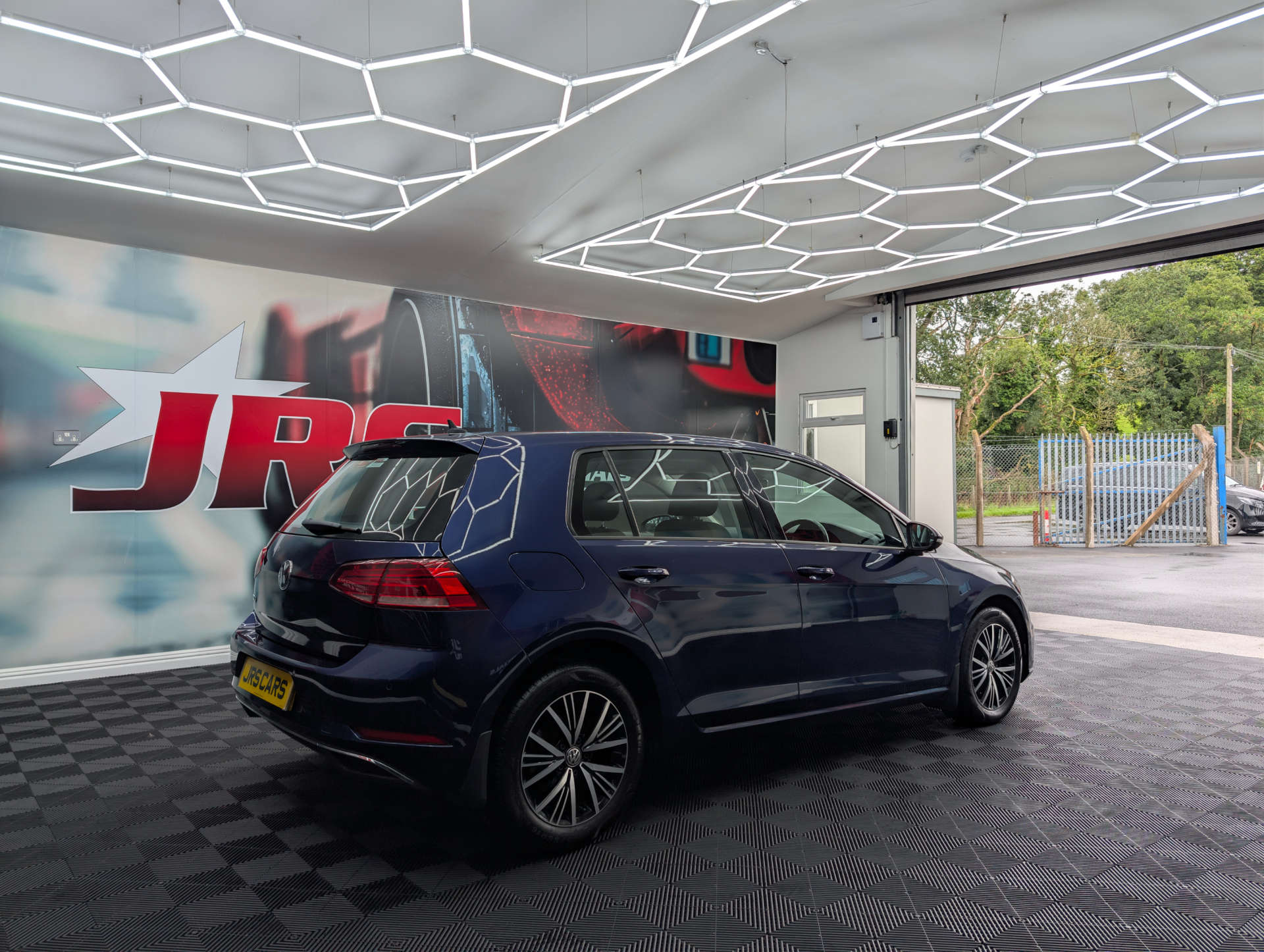 2018 VOLKSWAGEN GOLF 1.6 Golf SE TDI BlueMotion Technology Semi-Auto 5dr - vehicle photo 5 for sale on PureCar