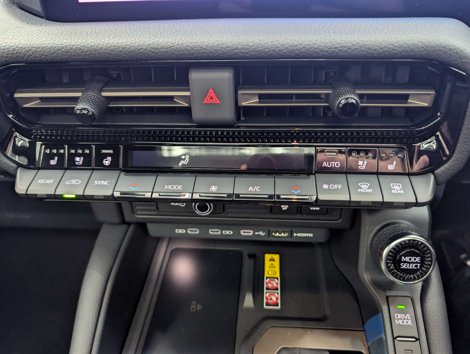 2026 TOYOTA LAND CRUISER 2.8D MHEV Invincible SUV 5dr Diesel Hybrid Auto 4WD Euro 6 (s/s) (LWB) (205 ps) - vehicle photo 42 for sale on PureCar