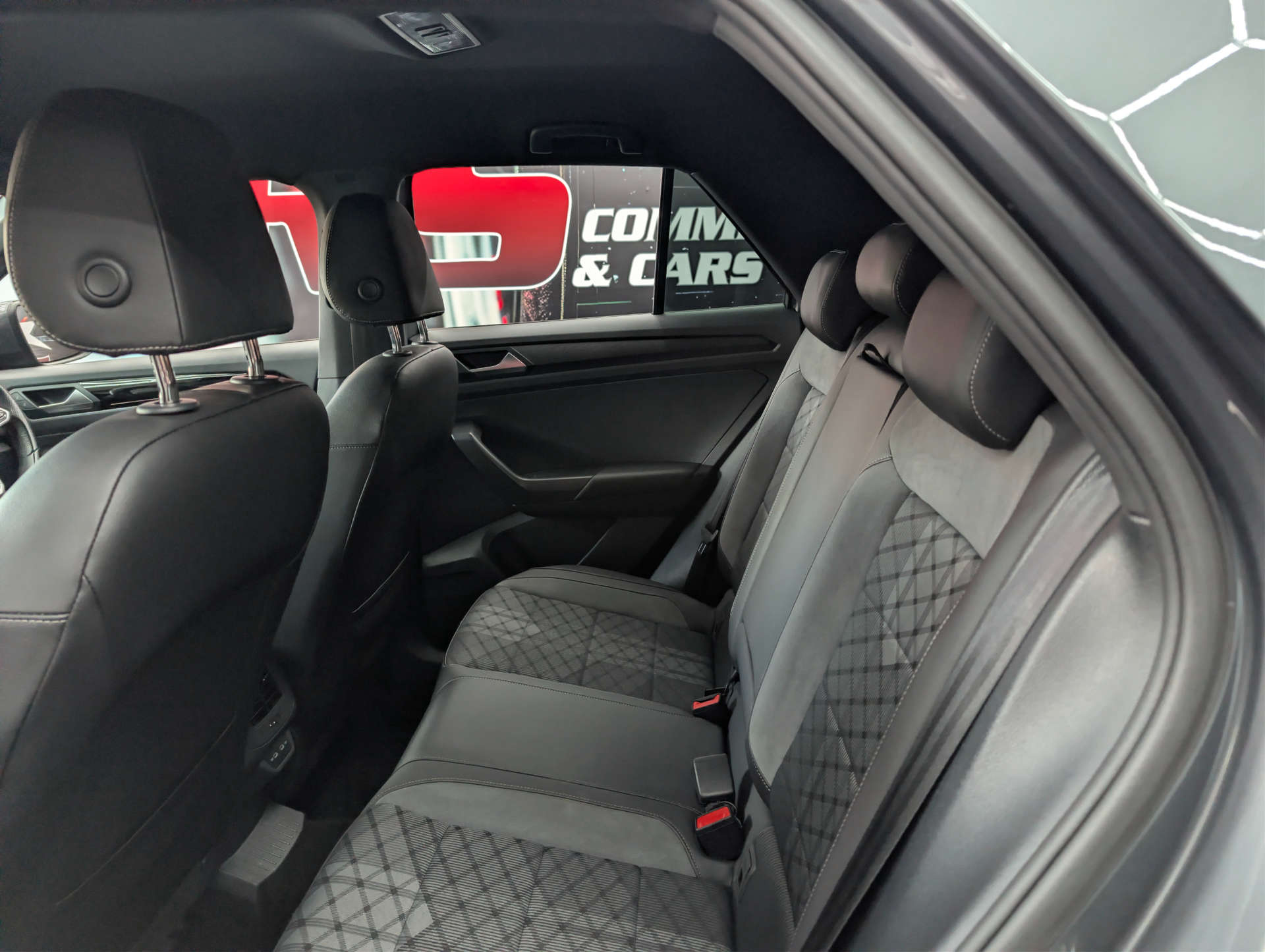 2022 VOLKSWAGEN T-ROC 2.0 T-Roc R-Line TDI Semi-Auto 5dr - vehicle photo 17 for sale on PureCar