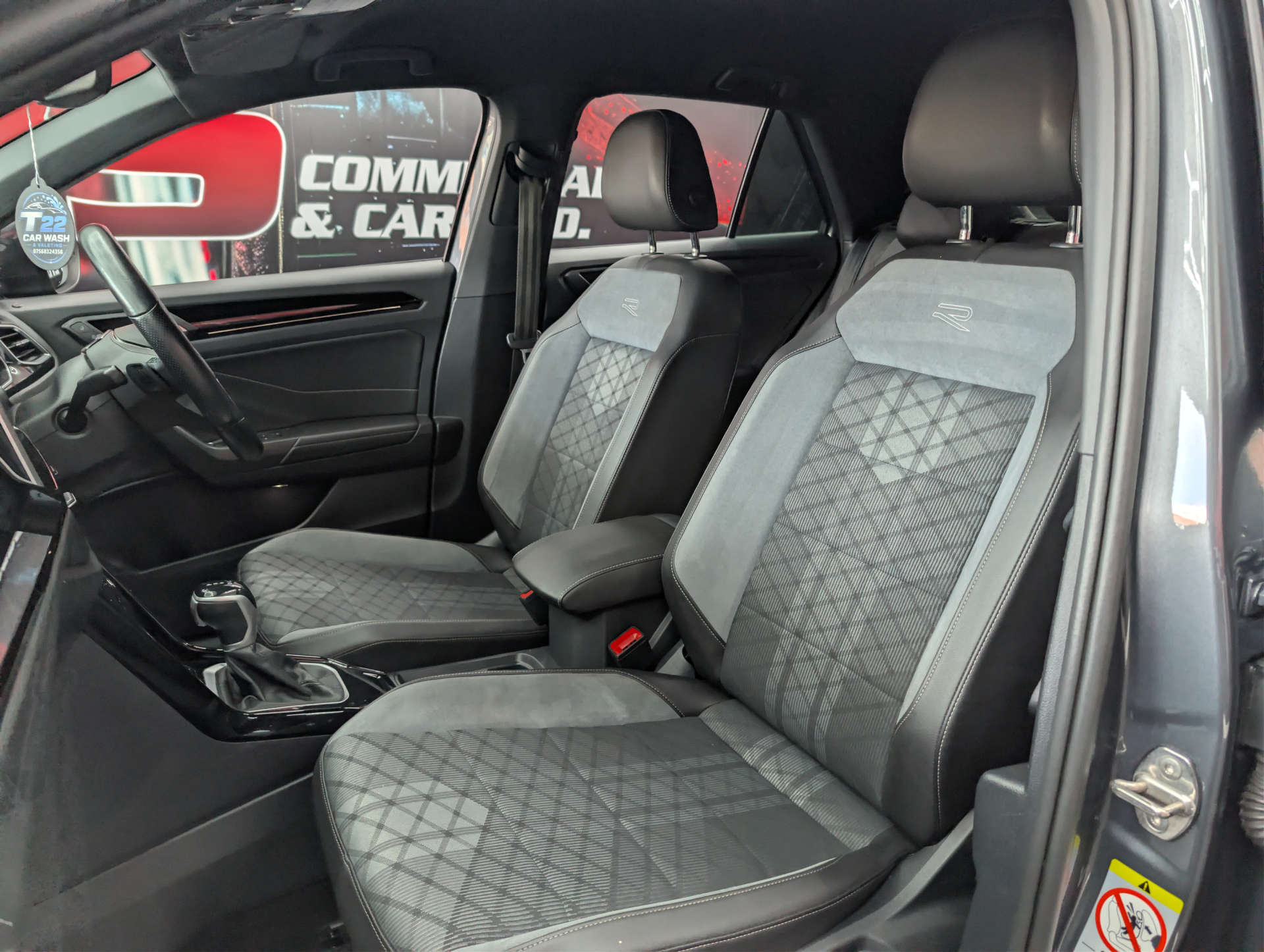 2022 VOLKSWAGEN T-ROC 2.0 T-Roc R-Line TDI Semi-Auto 5dr - vehicle photo 21 for sale on PureCar