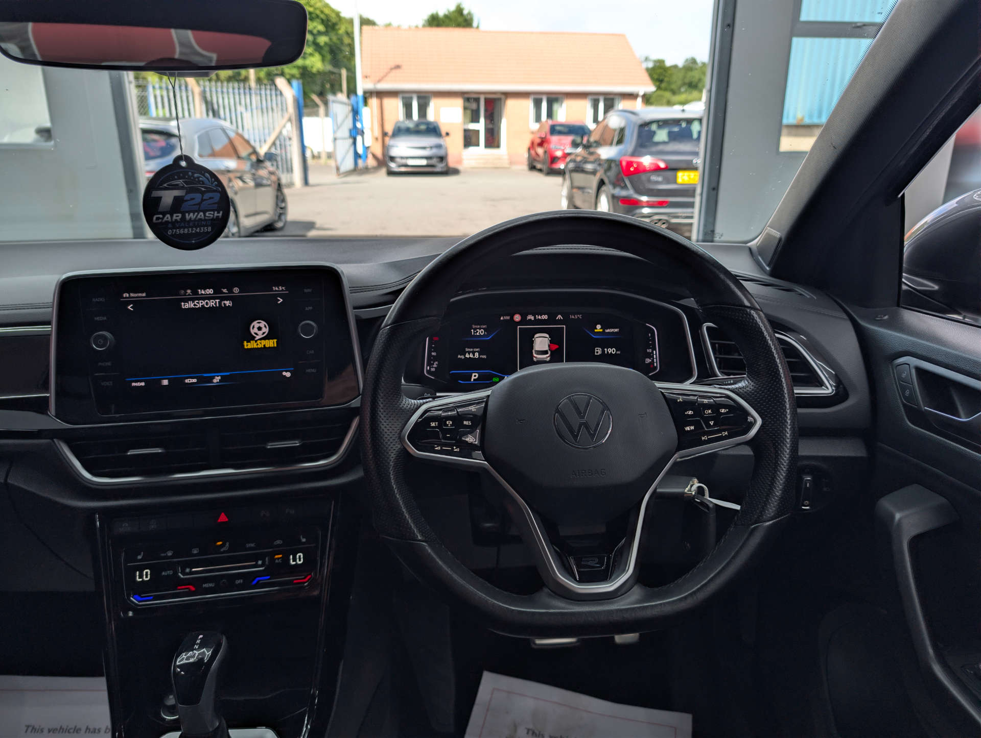 2022 VOLKSWAGEN T-ROC 2.0 T-Roc R-Line TDI Semi-Auto 5dr - vehicle photo 25 for sale on PureCar
