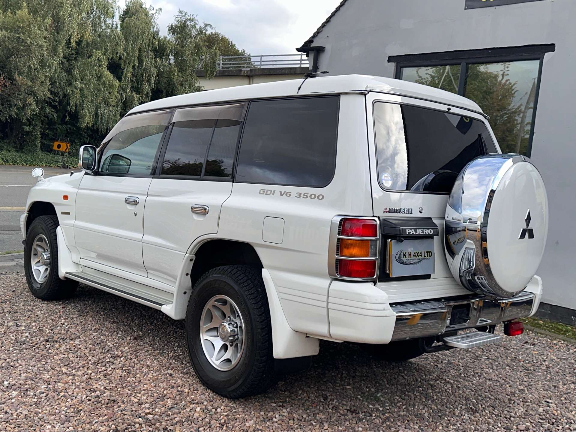 Mitsubishi Pajero Exceed 3.5 V6 GDI Automatic 4WD 5dr #4