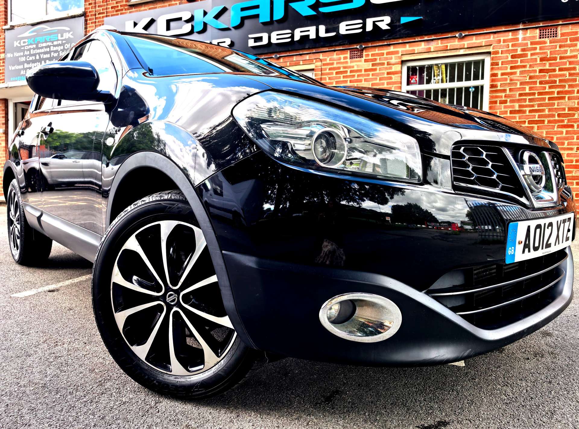 Black 2012 Nissan Qashqai Hatchback Front-wheel drive Manual