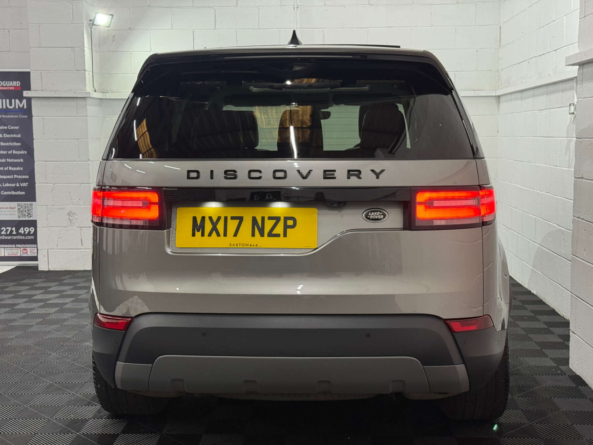 Land Rover DISCOVERY 3.0 Discovery First Edition TD6 Auto 4WD 5dr #3