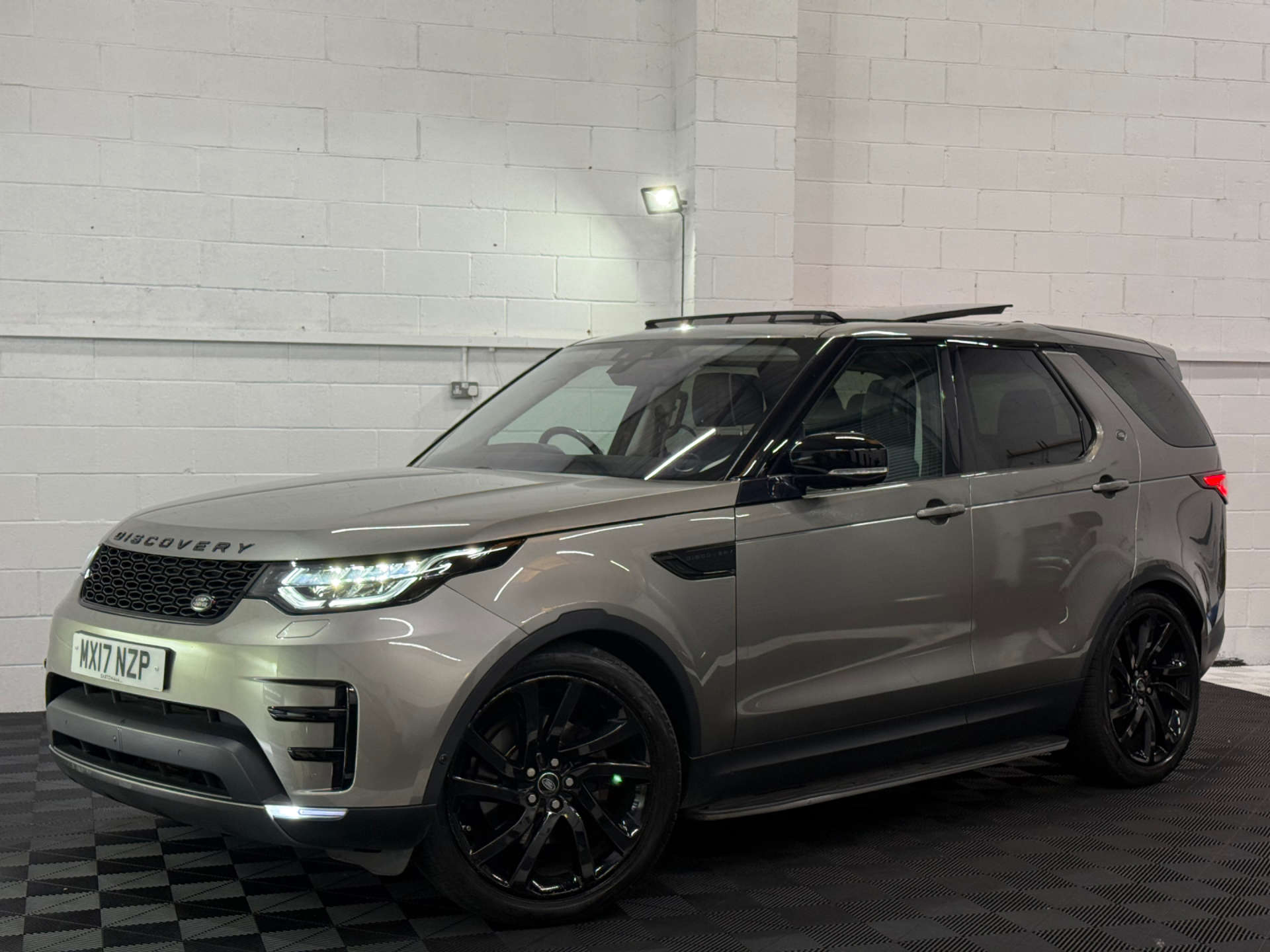 Land Rover DISCOVERY 3.0 Discovery First Edition TD6 Auto 4WD 5dr #6