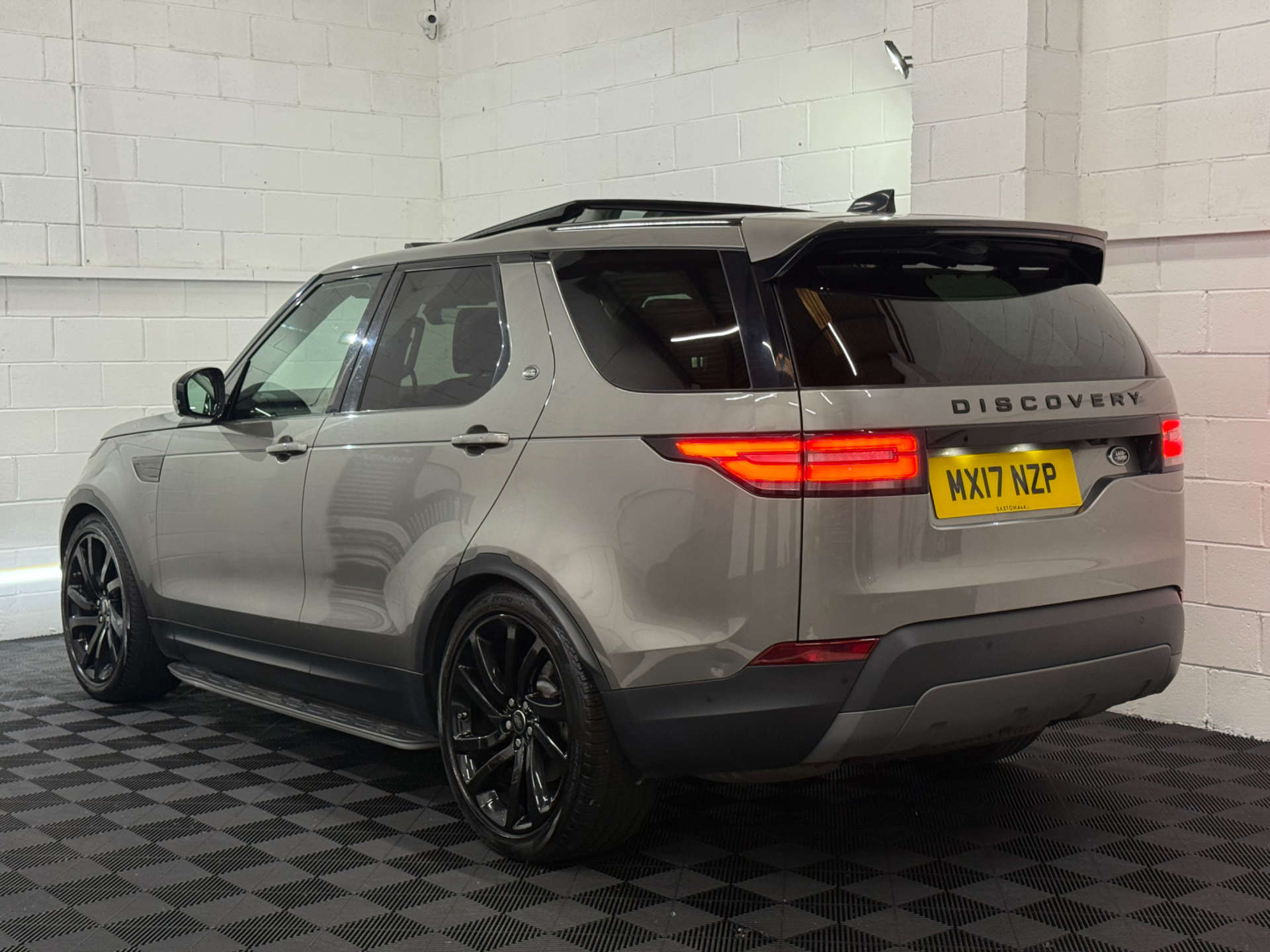 Land Rover DISCOVERY 3.0 Discovery First Edition TD6 Auto 4WD 5dr #4