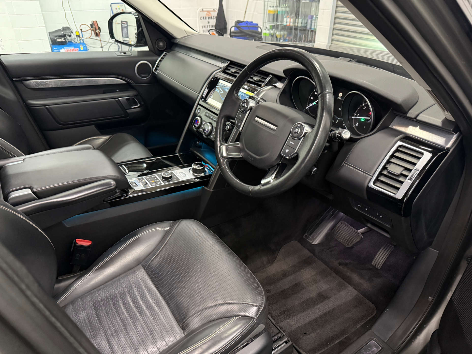 Land Rover DISCOVERY 3.0 Discovery First Edition TD6 Auto 4WD 5dr #9