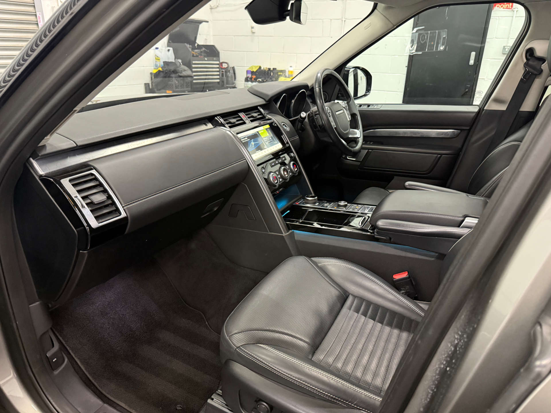 Land Rover DISCOVERY 3.0 Discovery First Edition TD6 Auto 4WD 5dr #16