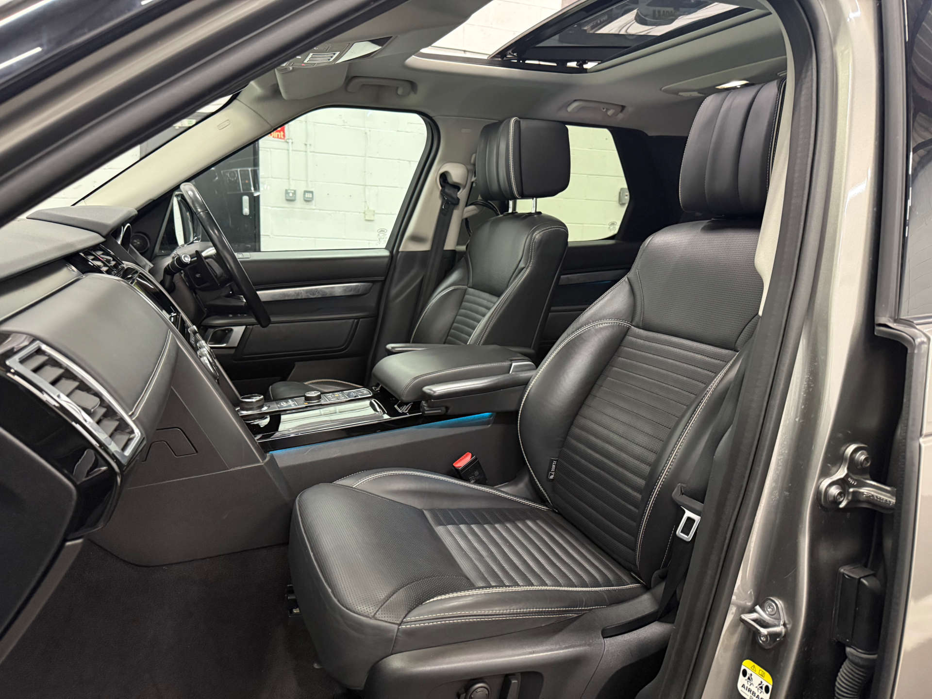 Land Rover DISCOVERY 3.0 Discovery First Edition TD6 Auto 4WD 5dr #15