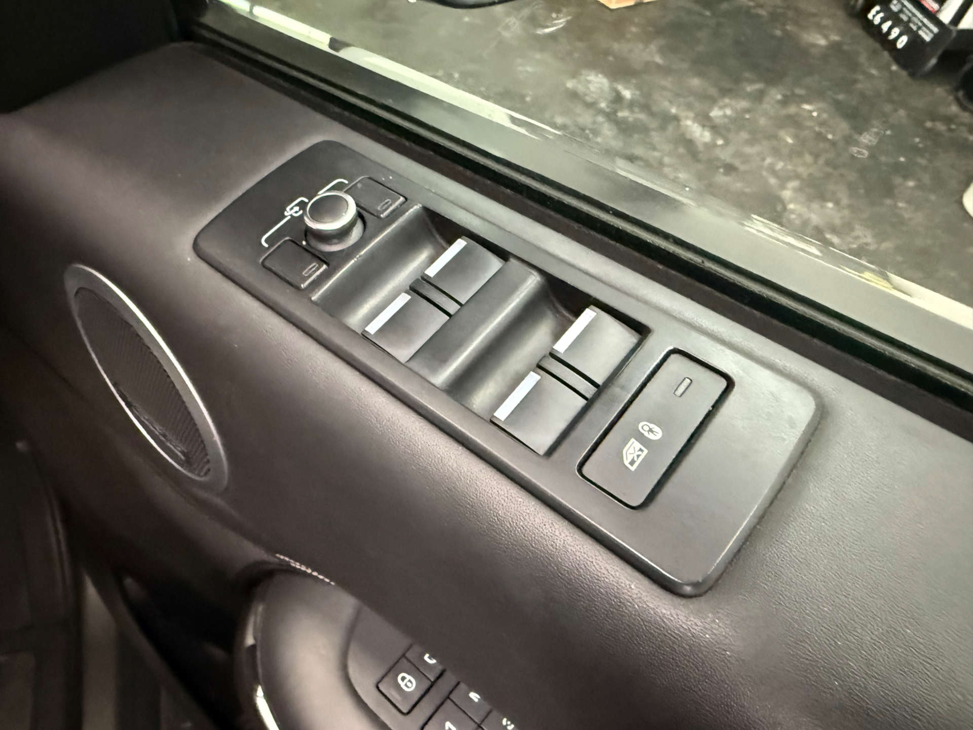 Land Rover DISCOVERY 3.0 Discovery First Edition TD6 Auto 4WD 5dr #47