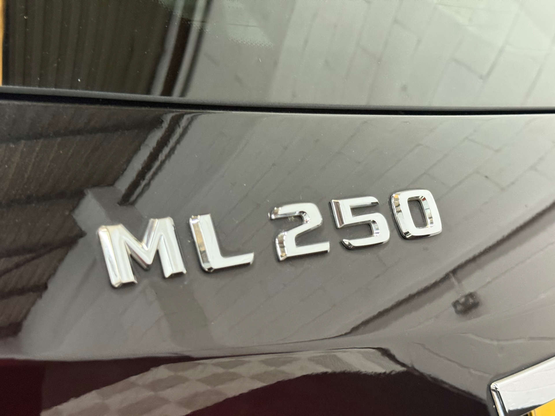 Mercedes-Benz M-CLASS 2.1 ML250 AMG Line Bluetec Auto 4WD 5dr #40