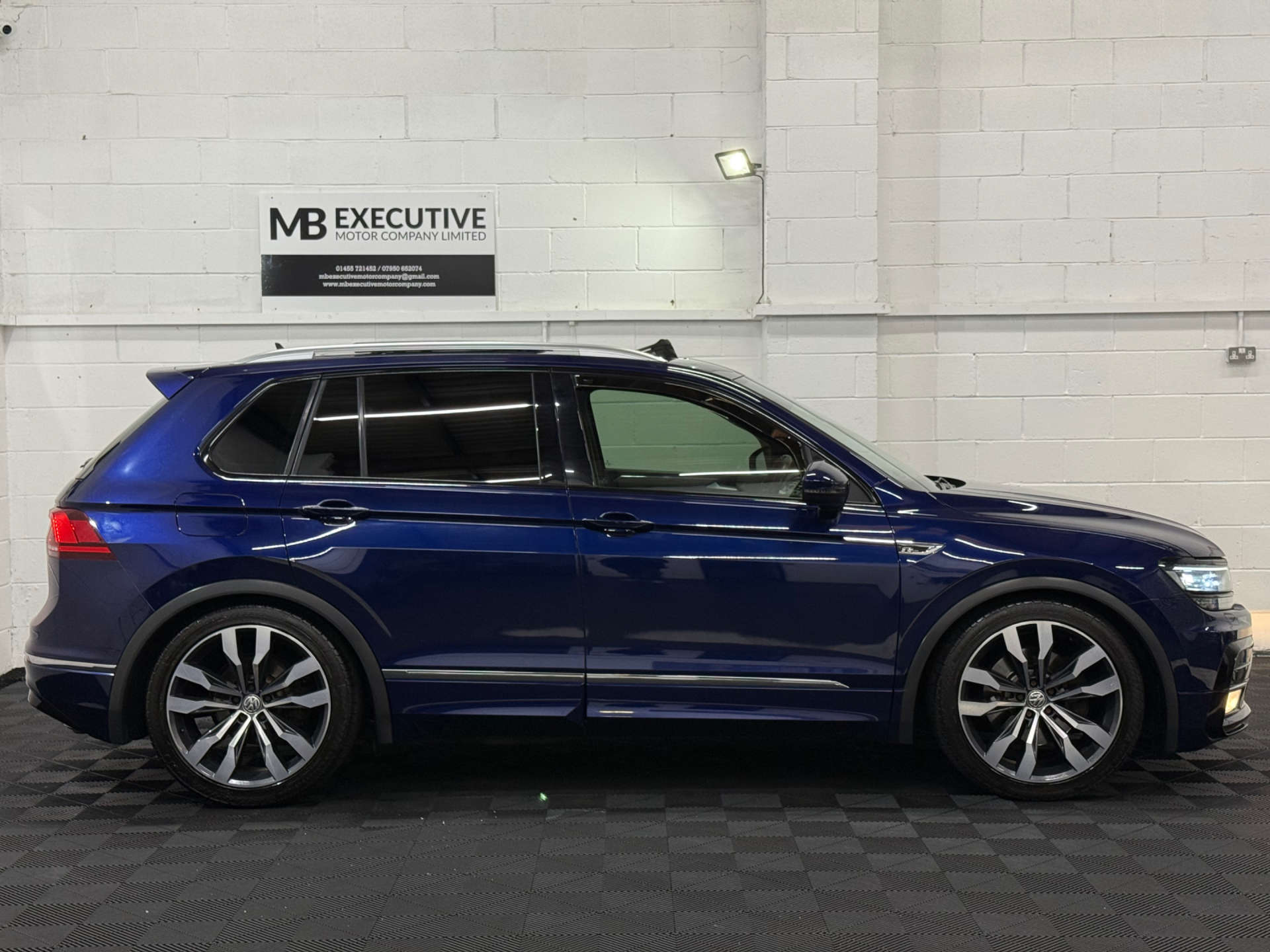 Volkswagen TIGUAN 2.0 Tiguan R-Line TDI BlueMotion Technology 4Motion Semi-Auto 4WD 5dr #1