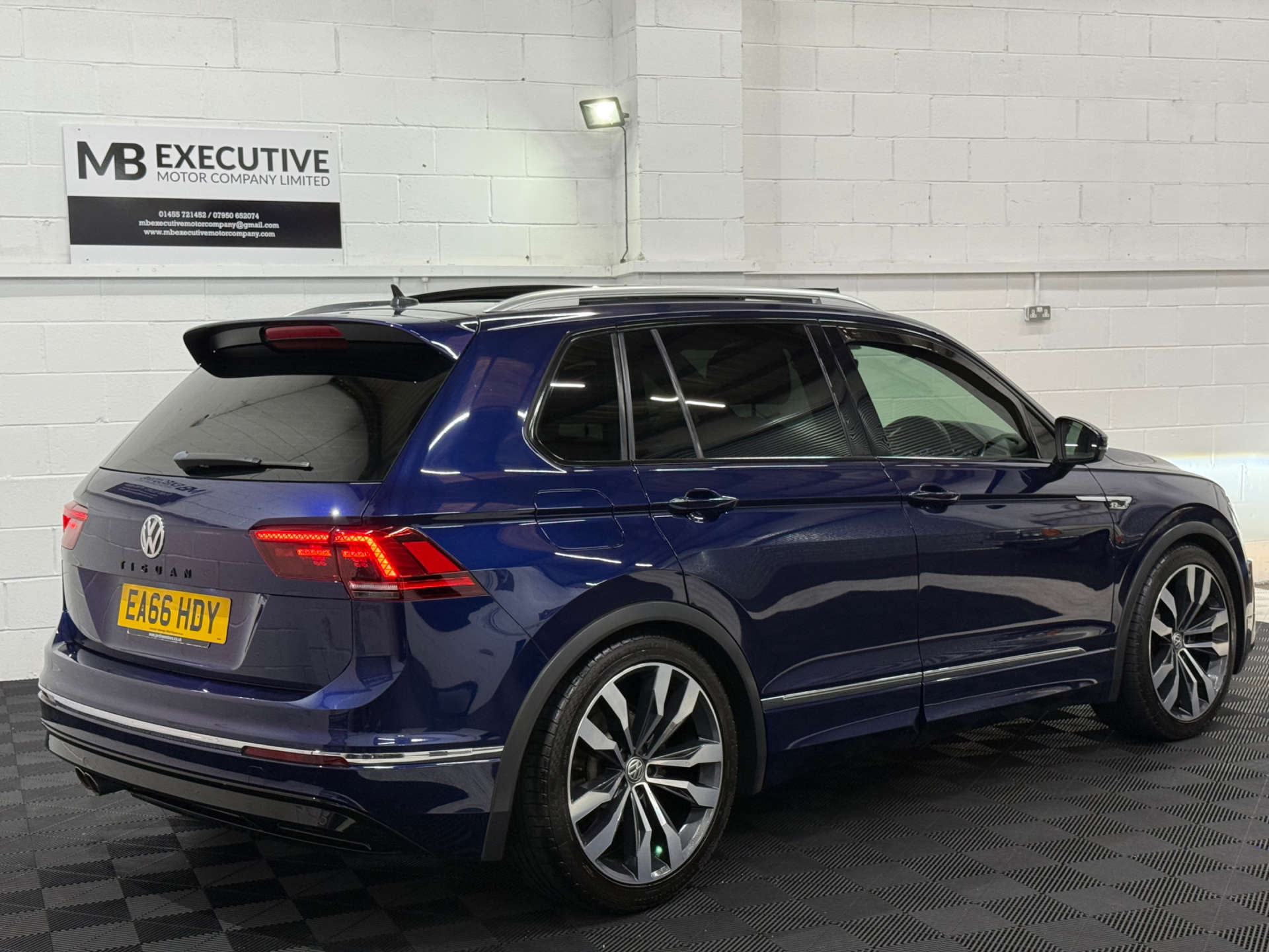 Volkswagen TIGUAN 2.0 Tiguan R-Line TDI BlueMotion Technology 4Motion Semi-Auto 4WD 5dr #2