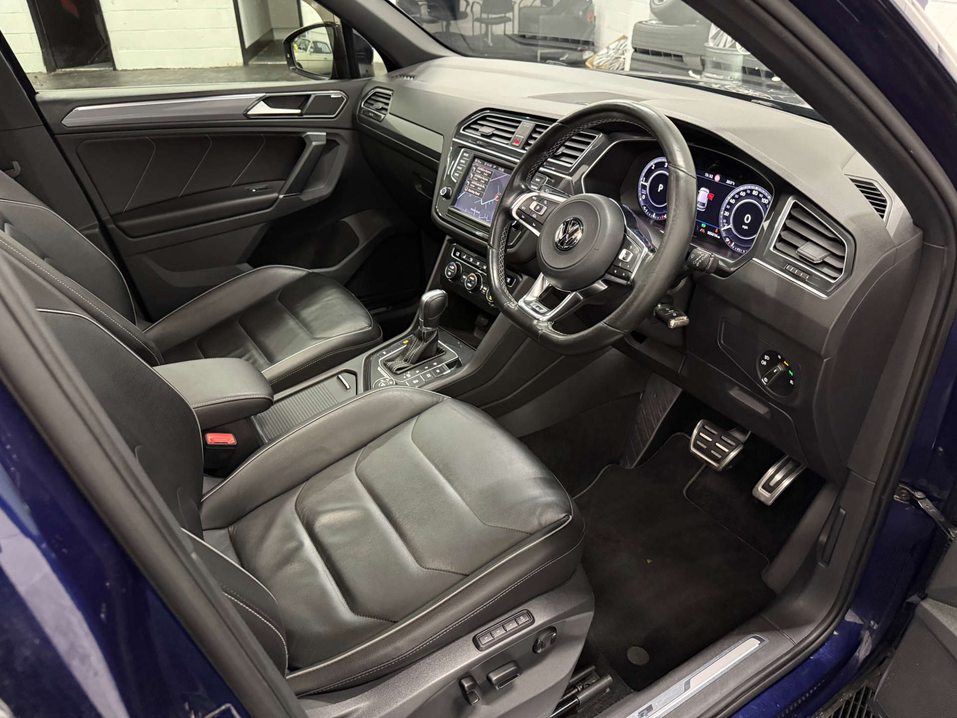 Volkswagen TIGUAN 2.0 Tiguan R-Line TDI BlueMotion Technology 4Motion Semi-Auto 4WD 5dr #9