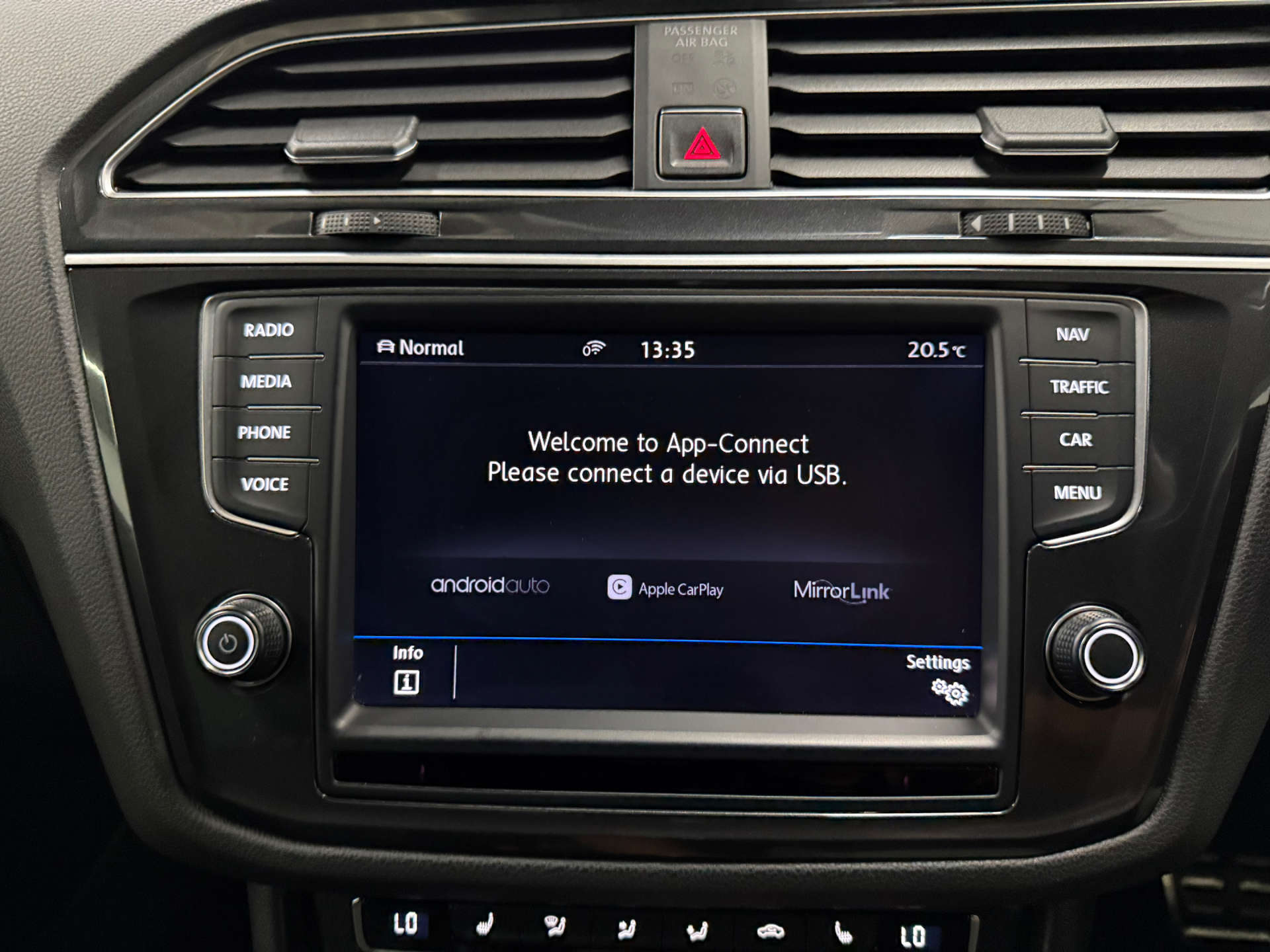 Volkswagen TIGUAN 2.0 Tiguan R-Line TDI BlueMotion Technology 4Motion Semi-Auto 4WD 5dr #24