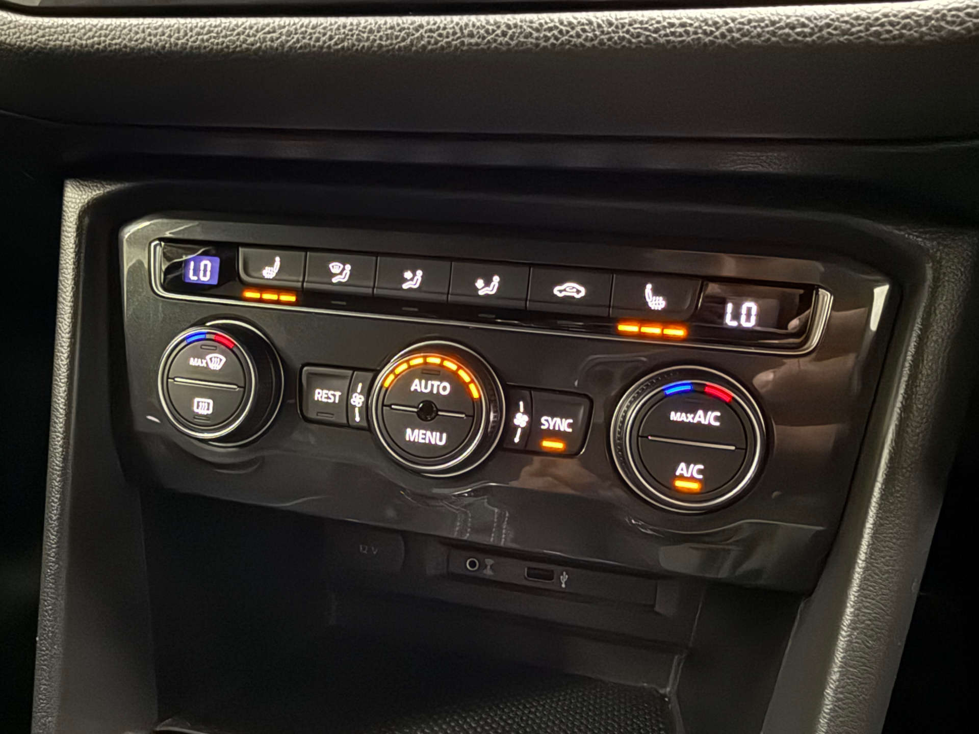 Volkswagen TIGUAN 2.0 Tiguan R-Line TDI BlueMotion Technology 4Motion Semi-Auto 4WD 5dr #28