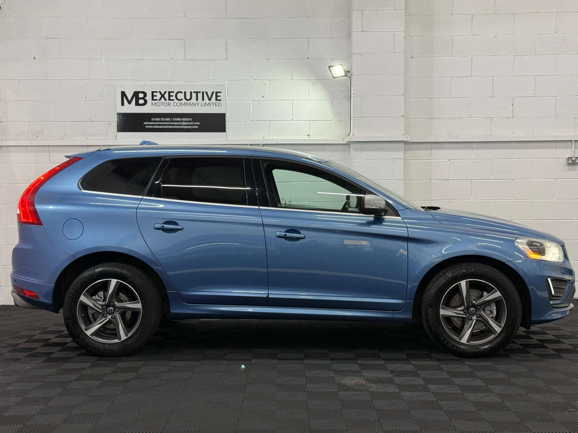 Volvo XC60 2.4 XC60 R-Design Luxury Nav D5 AWD Auto 4WD 5dr #1
