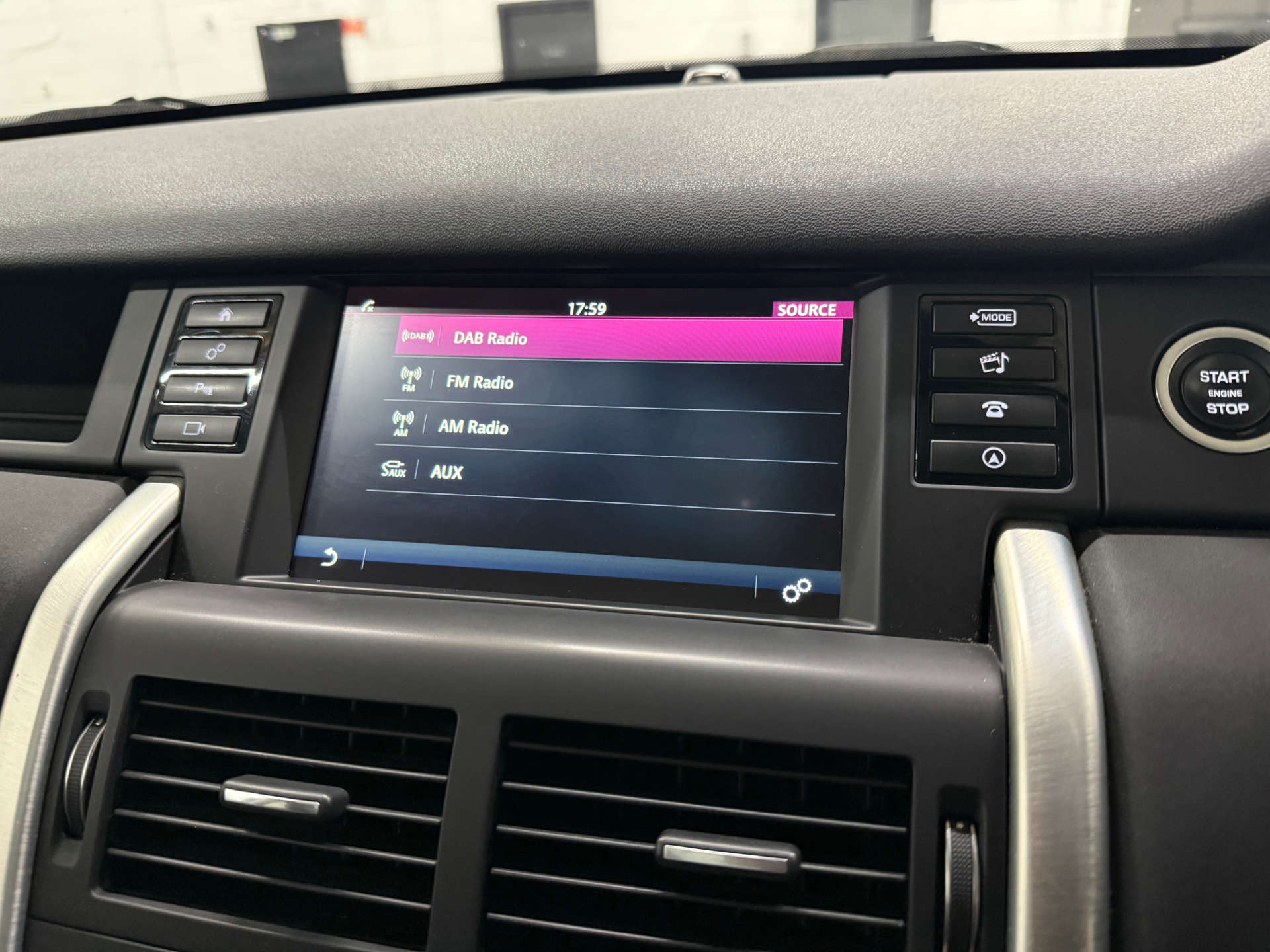 Land Rover DISCOVERY SPORT 2.0 Discovery Sport Black HSE TD4 Auto 4WD 5dr #25