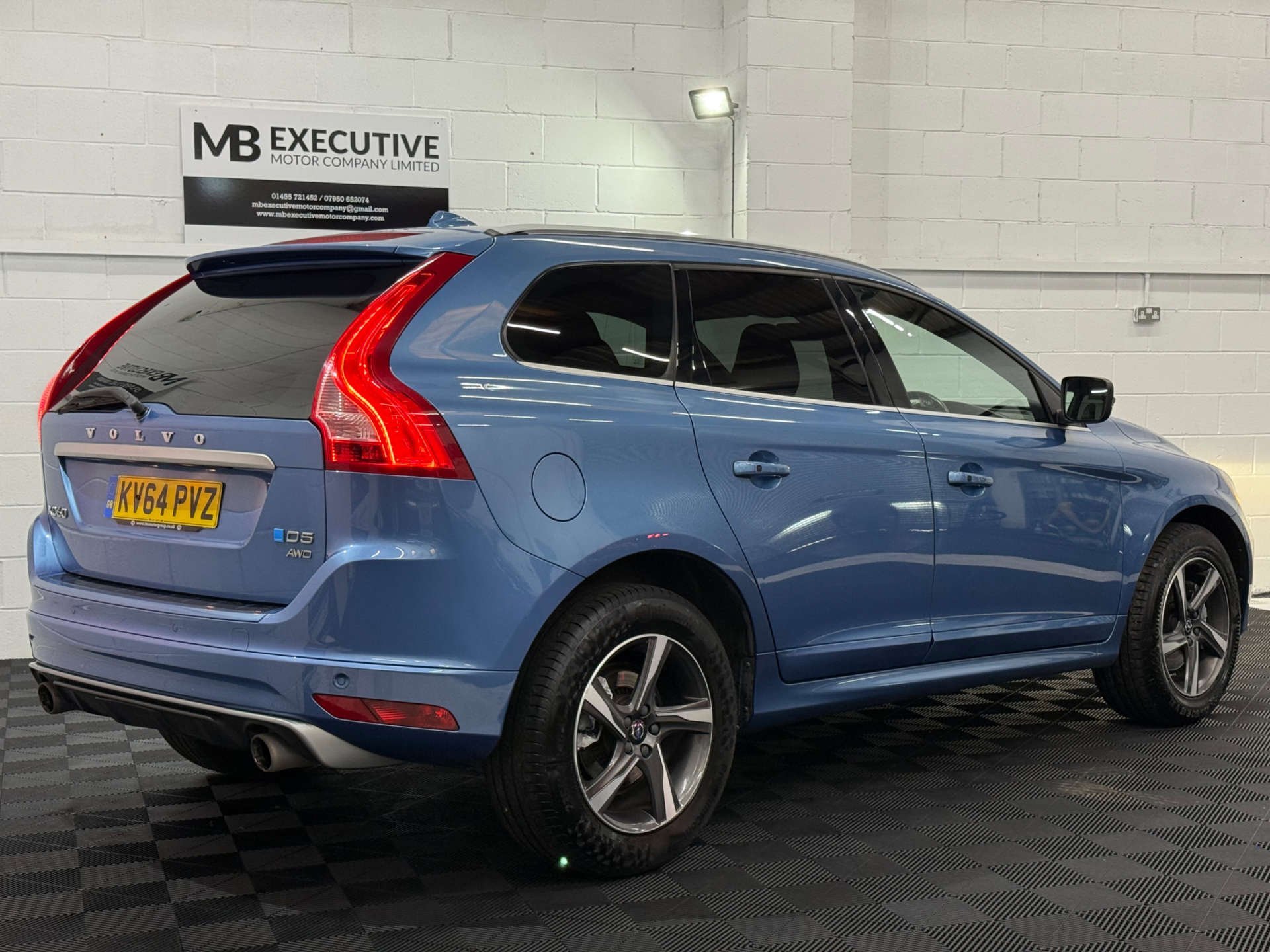 Volvo XC60 2.4 XC60 R-Design Luxury Nav D5 AWD Auto 4WD 5dr #2