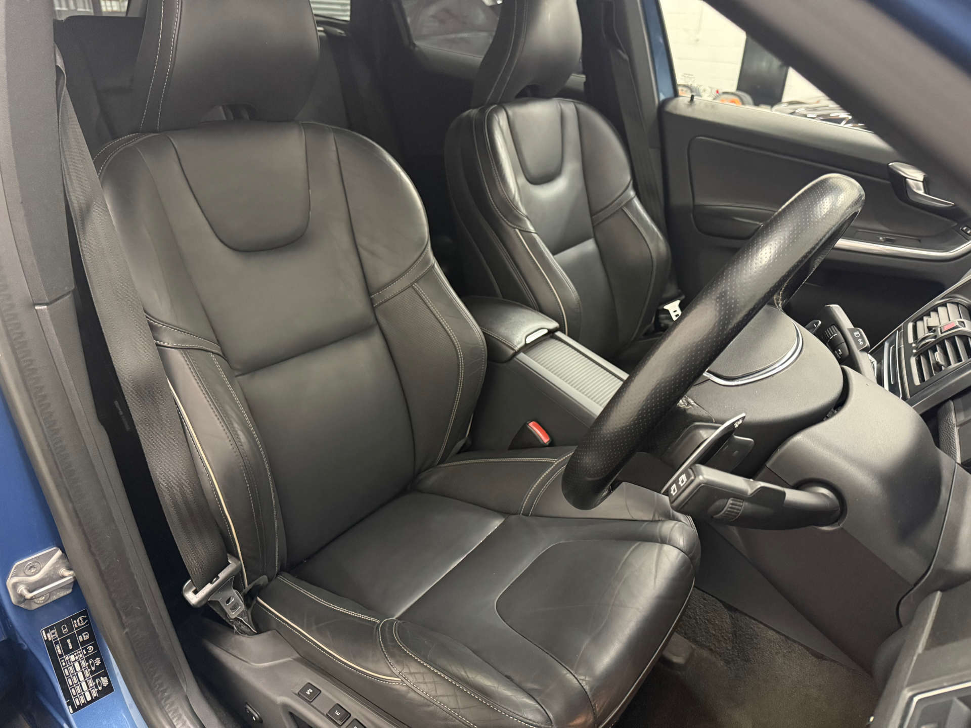 Volvo XC60 2.4 XC60 R-Design Luxury Nav D5 AWD Auto 4WD 5dr #10