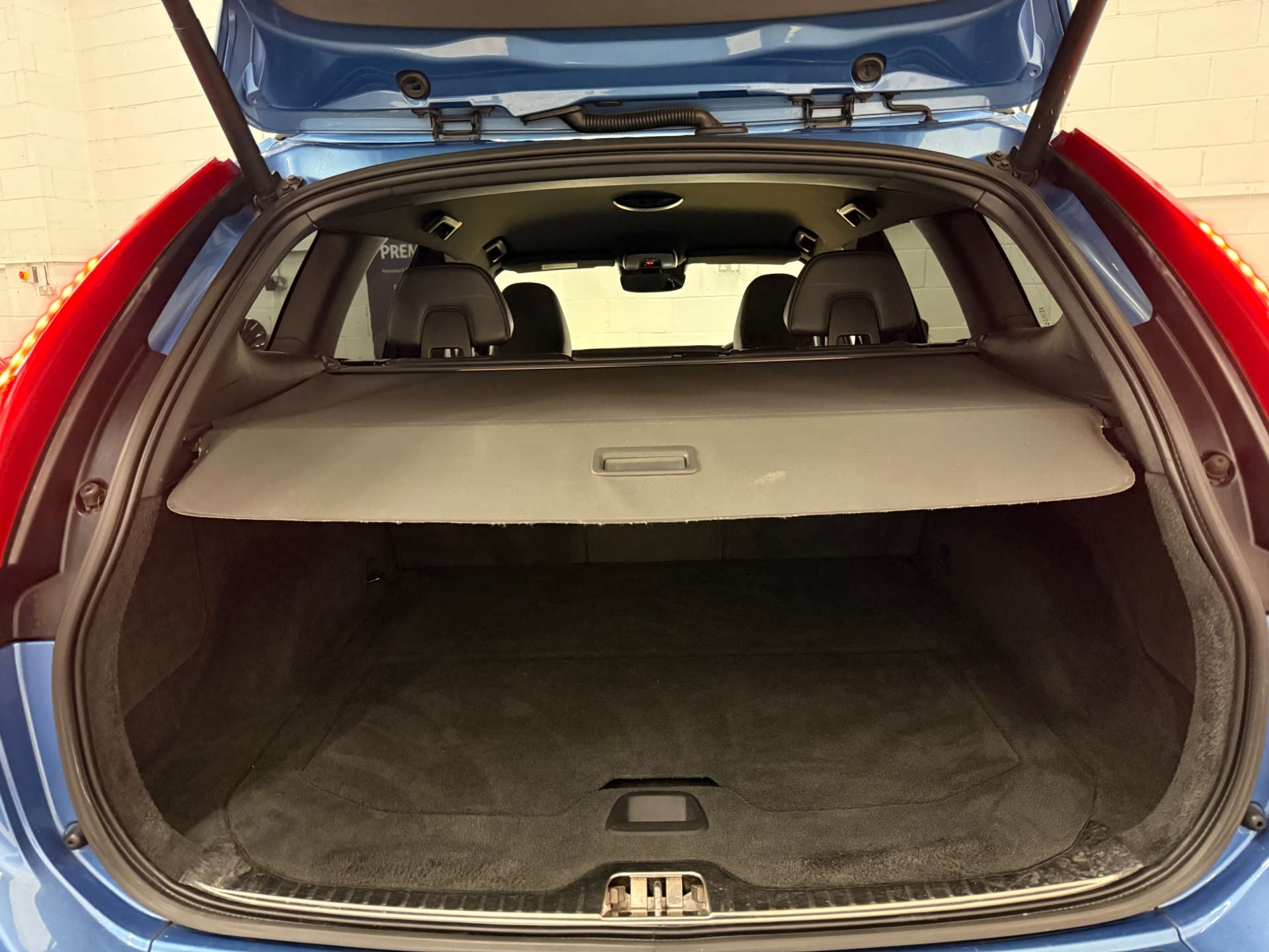 Volvo XC60 2.4 XC60 R-Design Luxury Nav D5 AWD Auto 4WD 5dr #15