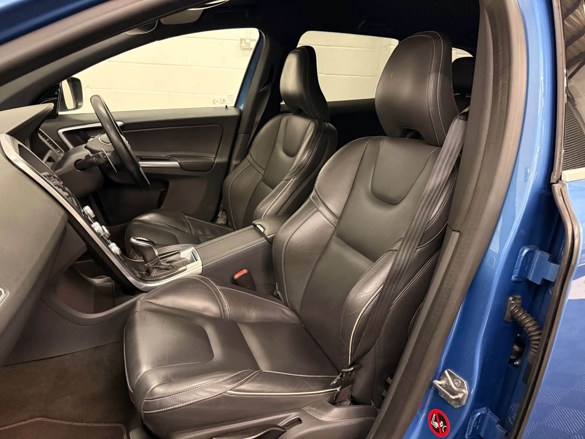Volvo XC60 2.4 XC60 R-Design Luxury Nav D5 AWD Auto 4WD 5dr #13