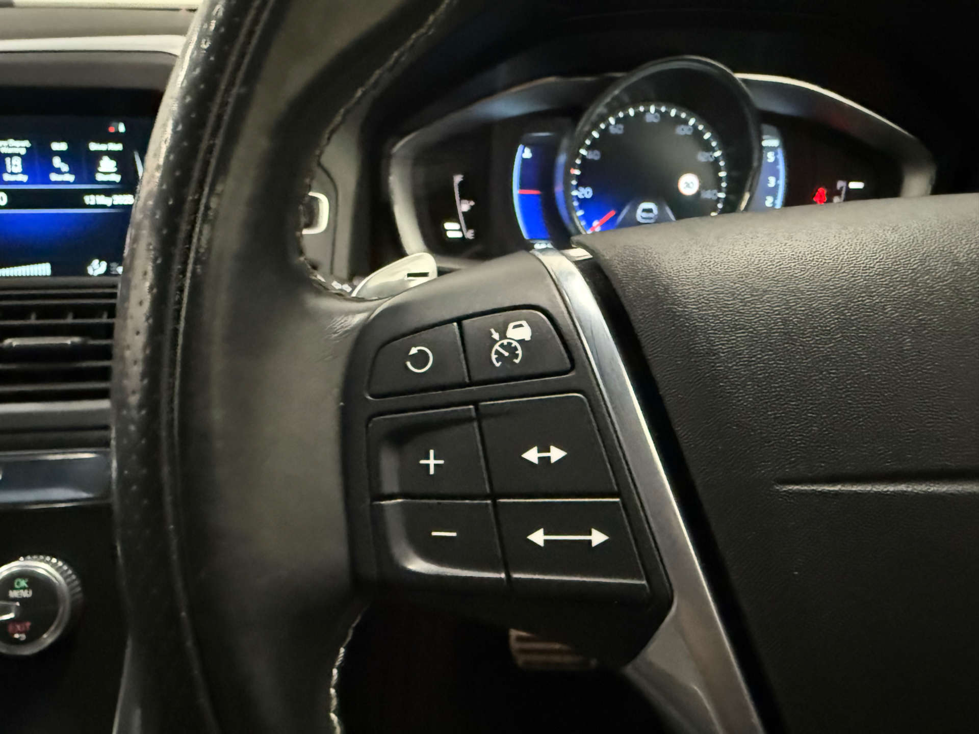 Volvo XC60 2.4 XC60 R-Design Luxury Nav D5 AWD Auto 4WD 5dr #28