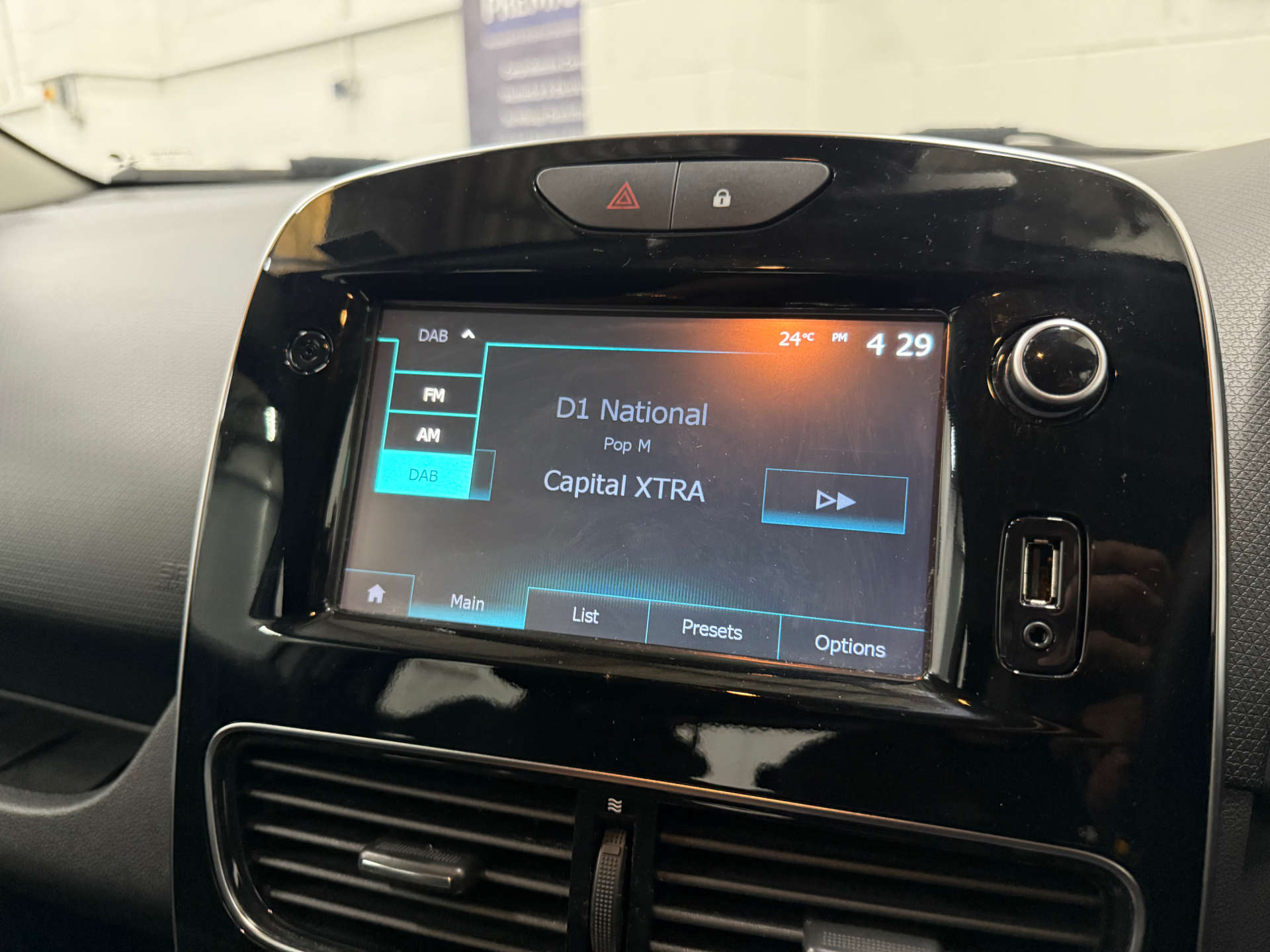Renault CLIO 0.9 Clio Dynamique Nav TCe 5dr #19