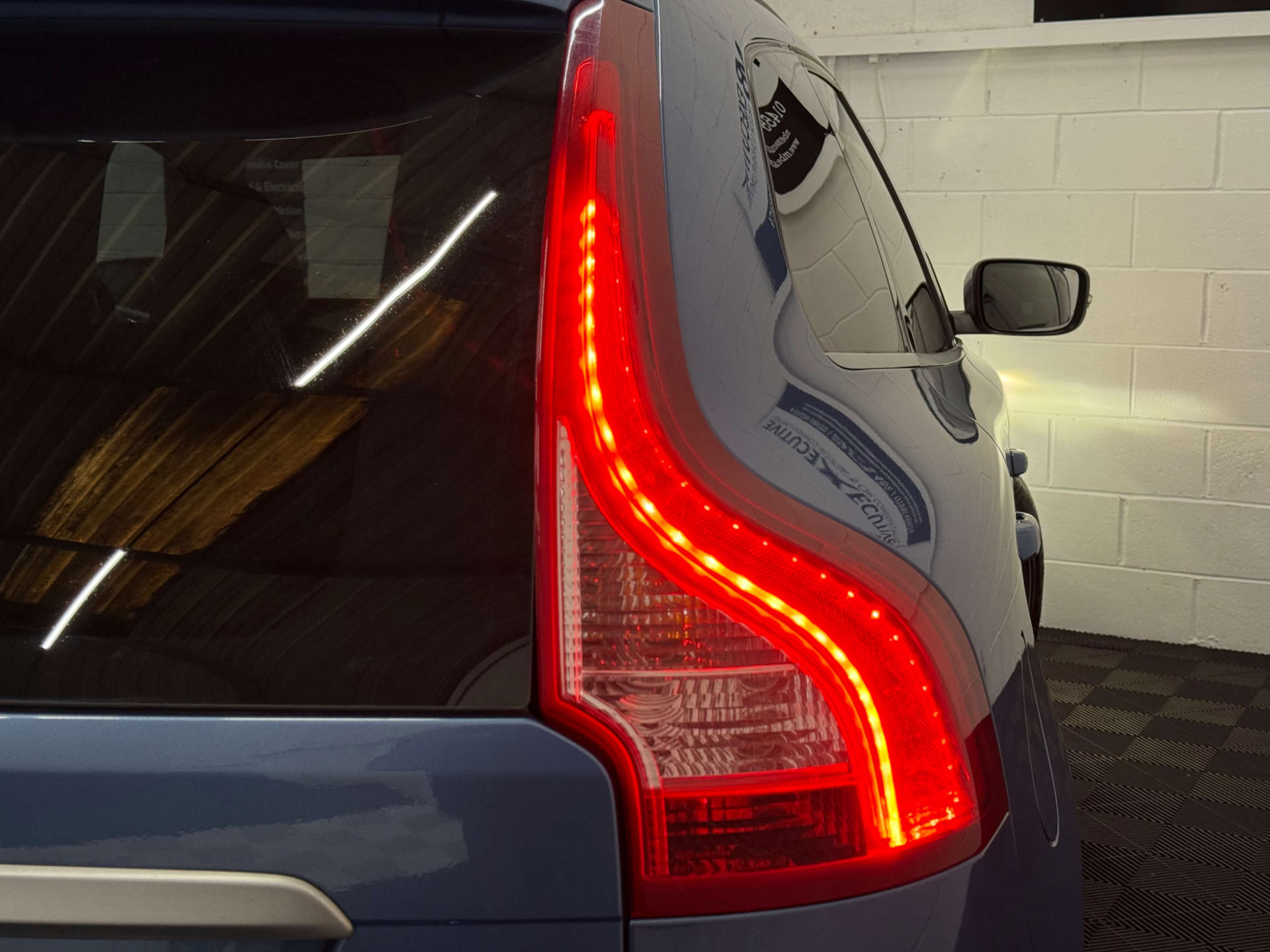 Volvo XC60 2.4 XC60 R-Design Luxury Nav D5 AWD Auto 4WD 5dr #50