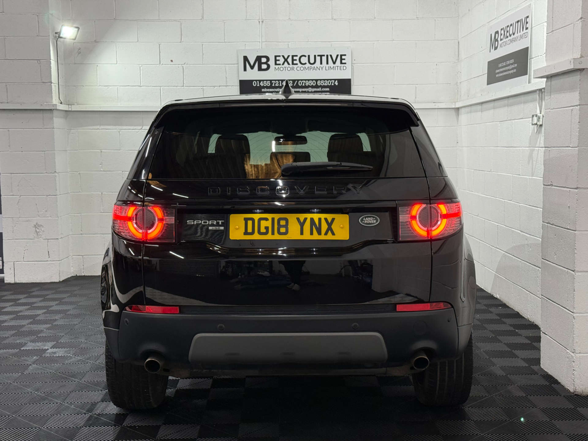 Land Rover DISCOVERY SPORT 2.0 Discovery Sport Black HSE TD4 Auto 4WD 5dr #3