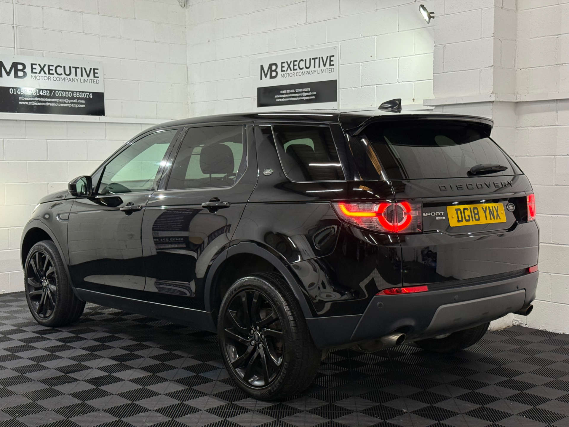 Land Rover DISCOVERY SPORT 2.0 Discovery Sport Black HSE TD4 Auto 4WD 5dr #4